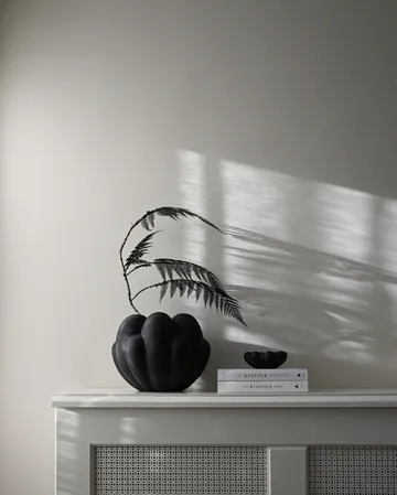 Bloom vase small 22.5x24 cm - Black - 101 Copenhagen
