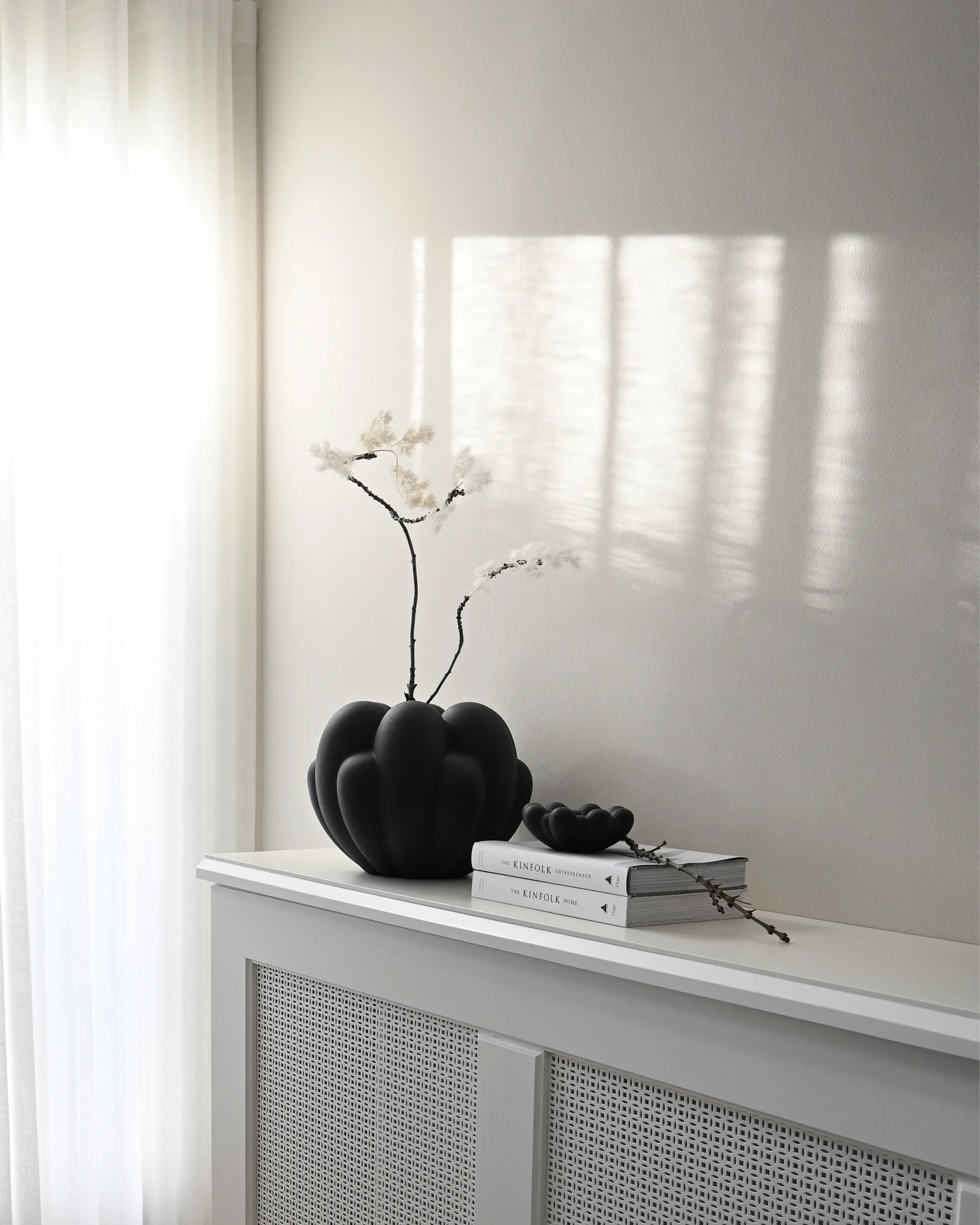 Bloom vase small 22.5x24 cm, Black 101 Copenhagen