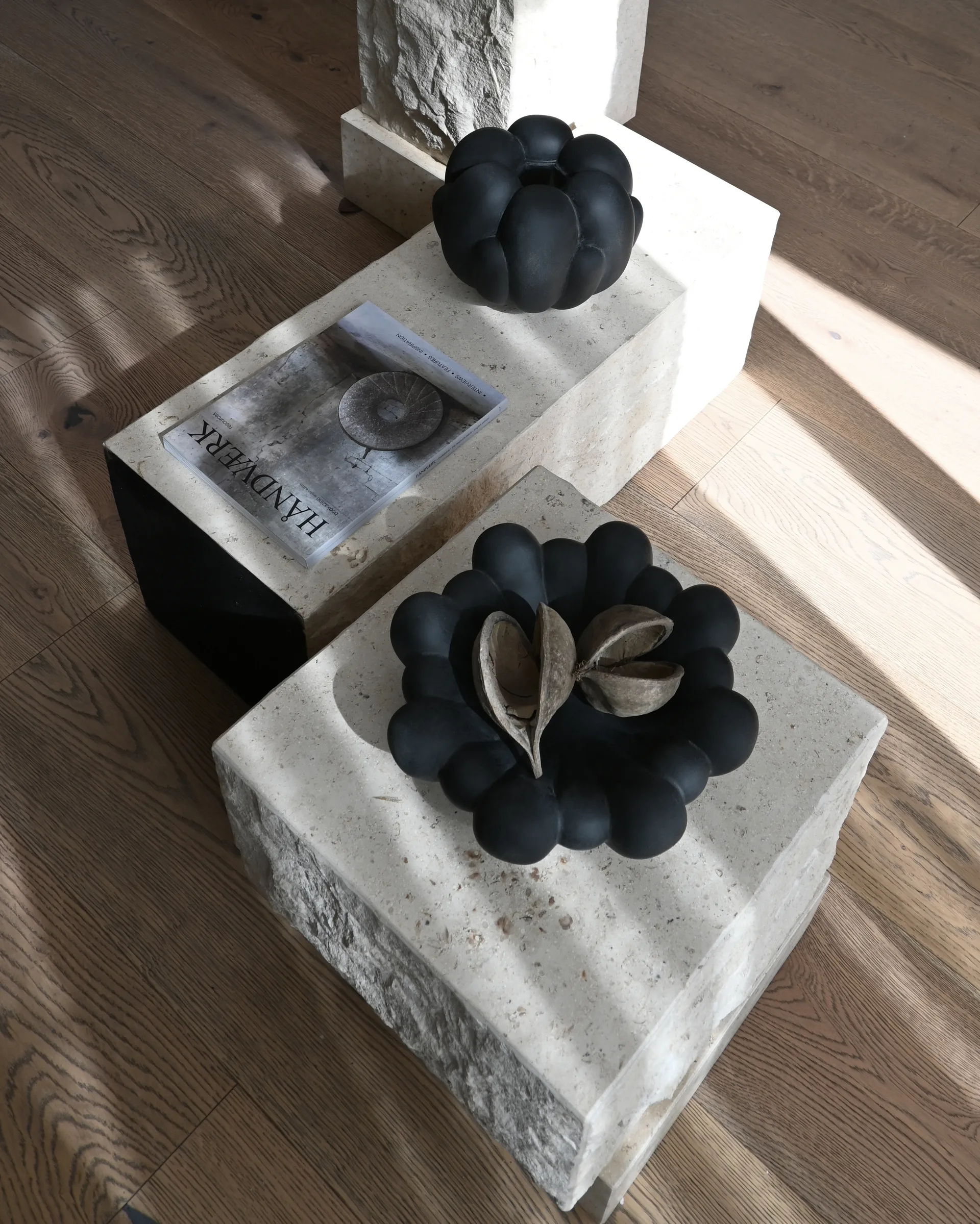 Bloom vase small 22.5x24 cm, Black 101 Copenhagen