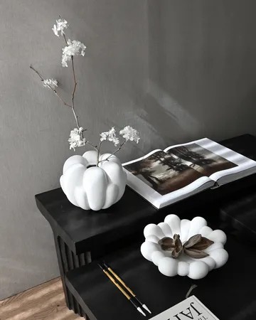 Bloom vase small 22.5x24 cm - Bone white - 101 Copenhagen