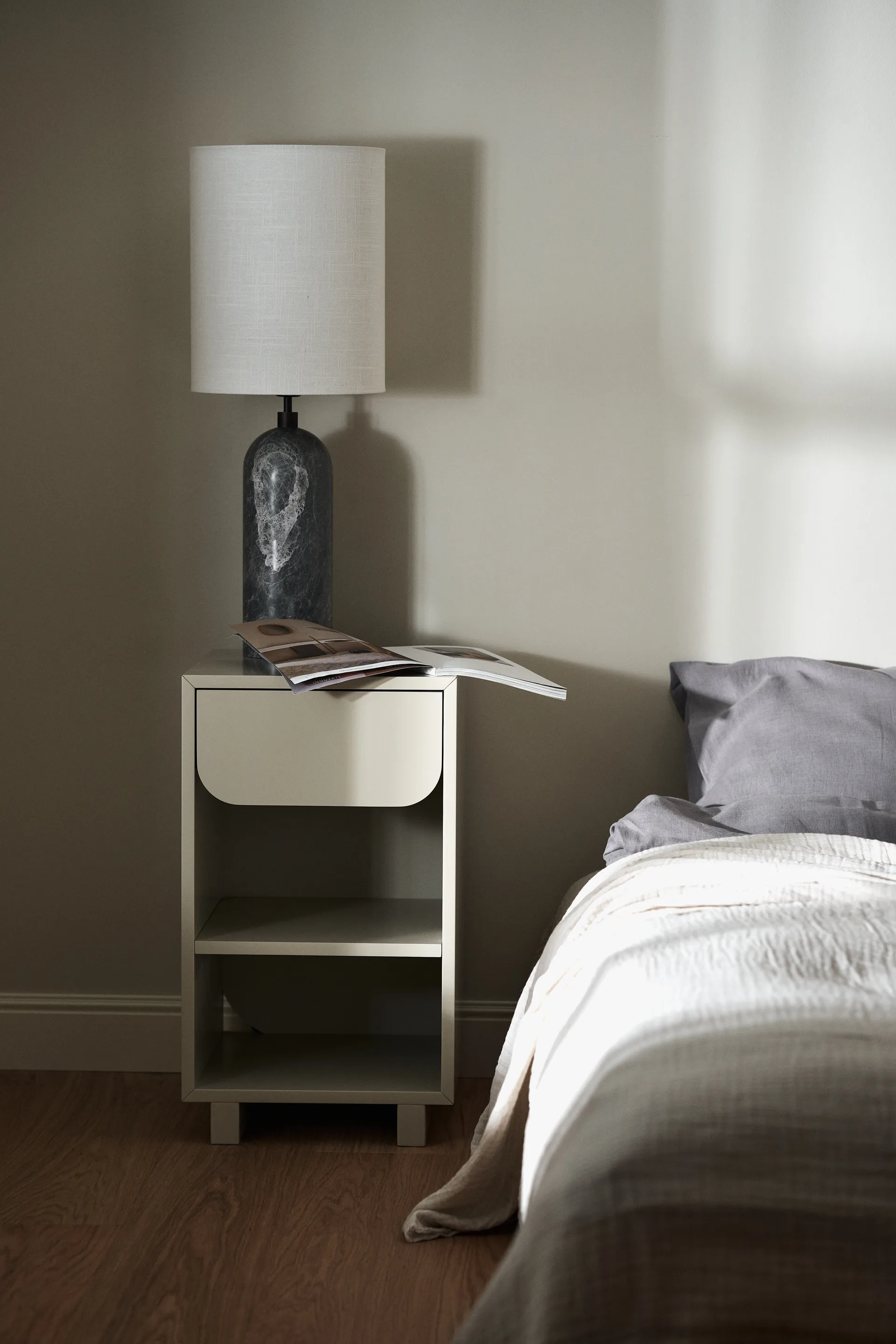 Vidja bedside table, Sand 1898