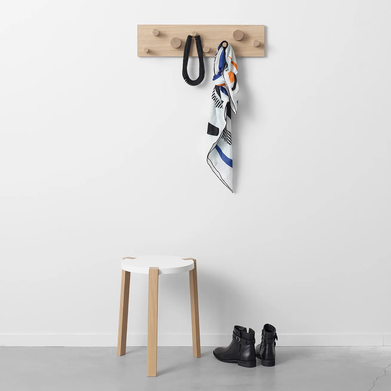 Fellow hanger, White-oiled oak A2