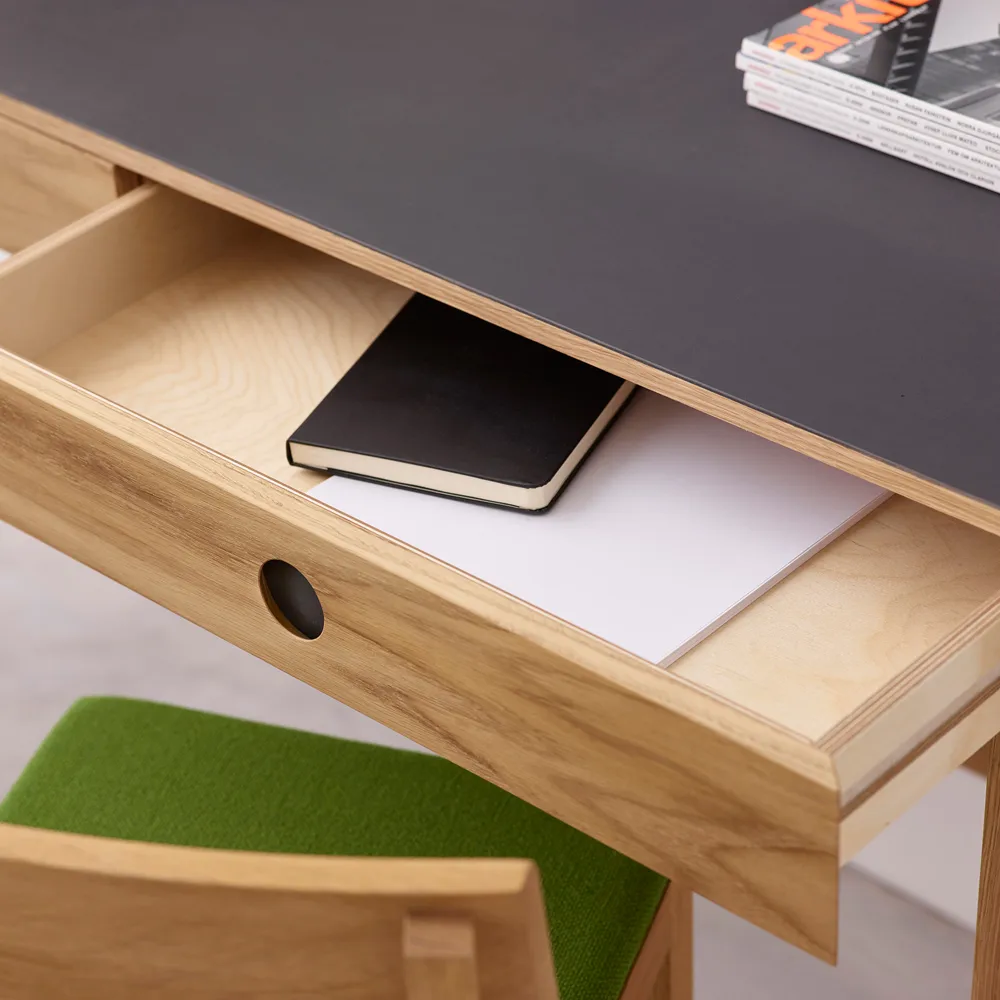 Mind desk, Black linoleum, drawers and legs in oiled oak A2