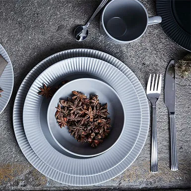 Groovy deep plate Ø 23 cm, Grey Aida