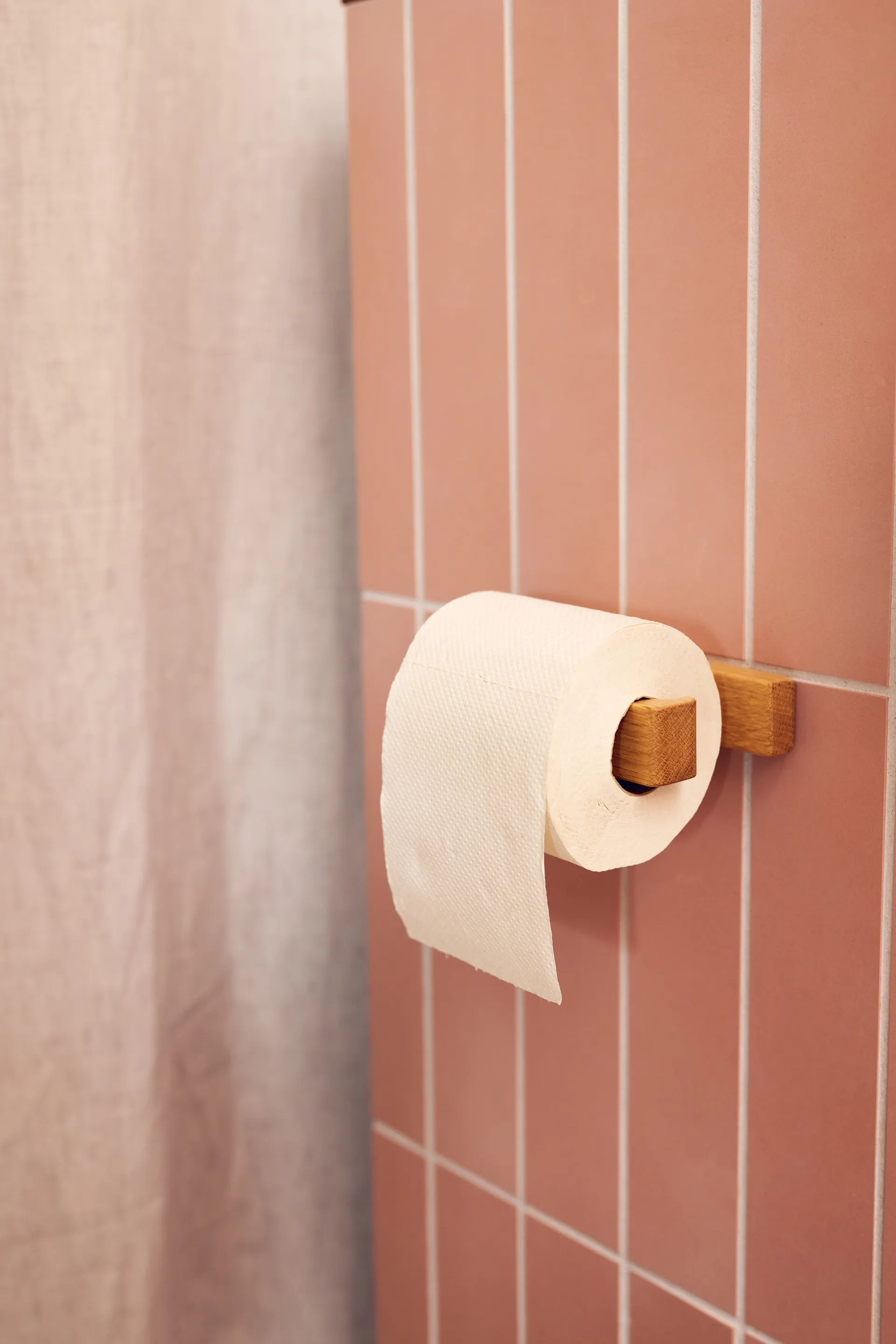 Andersen toilet paper holder, Lacquered oak Andersen Furniture