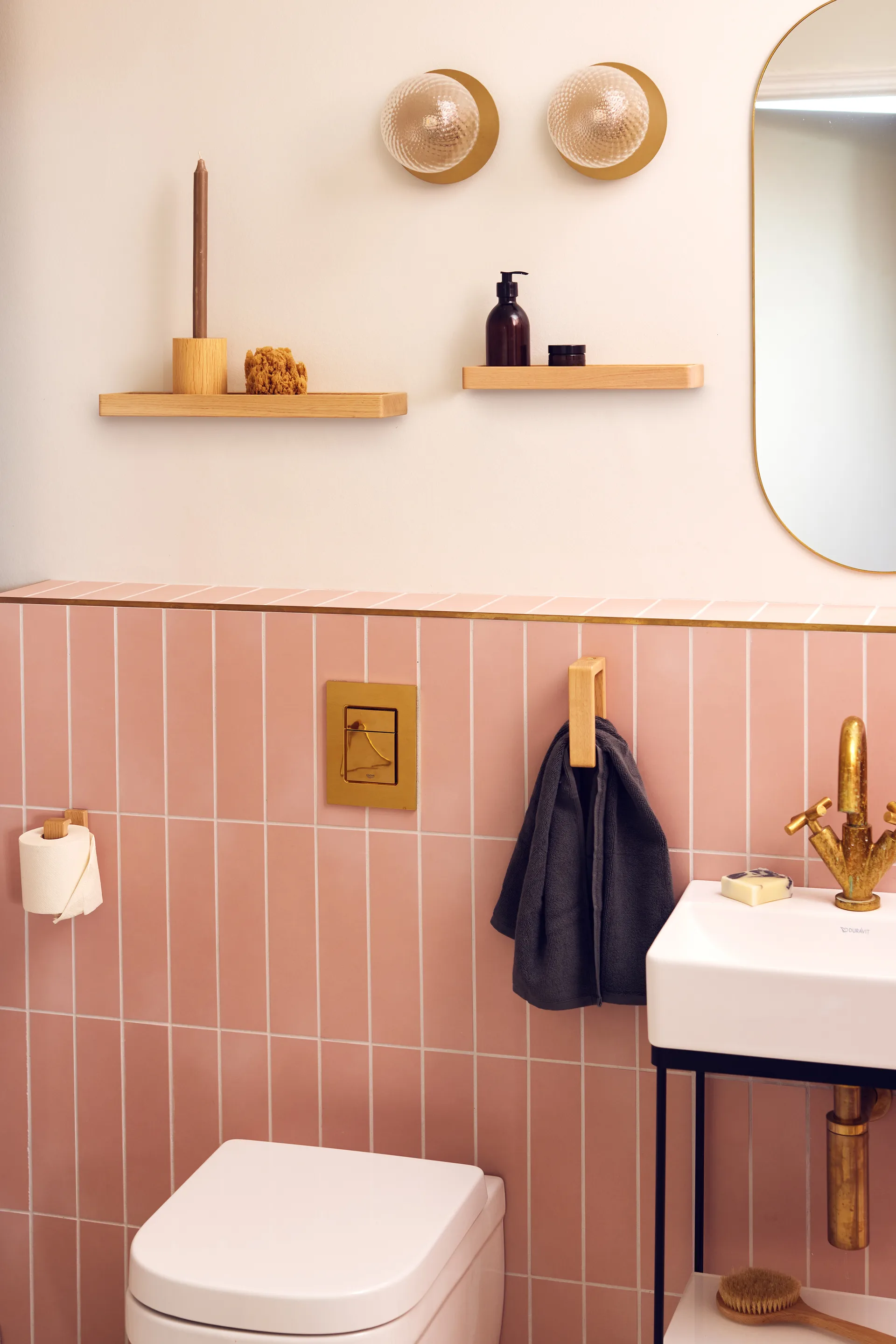 Andersen toilet paper holder, Lacquered oak Andersen Furniture