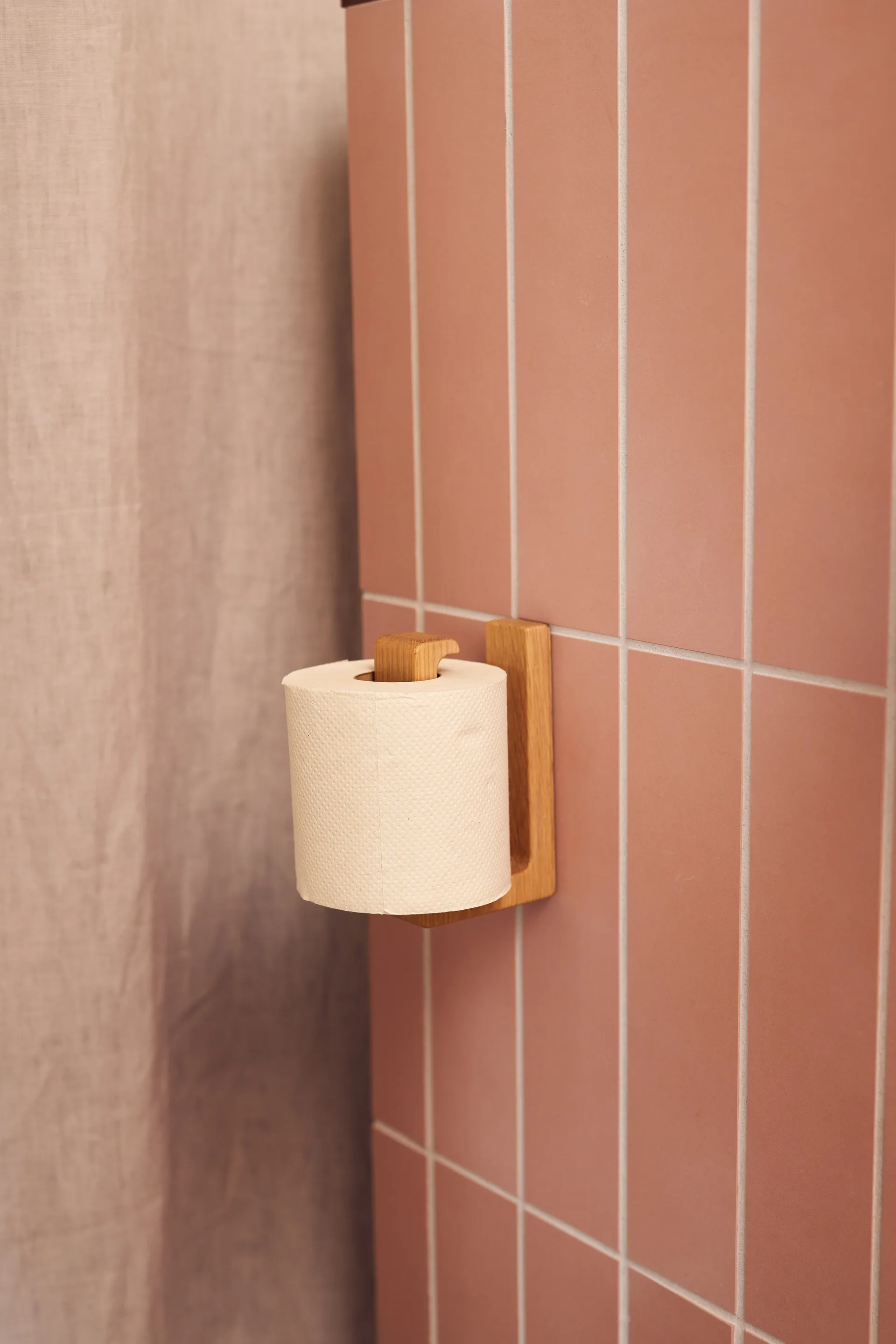 Andersen toilet paper holder, Lacquered oak Andersen Furniture