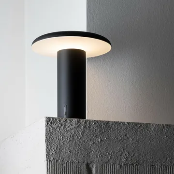 Takku portable table lamp 19 cm - Varnished black - Artemide
