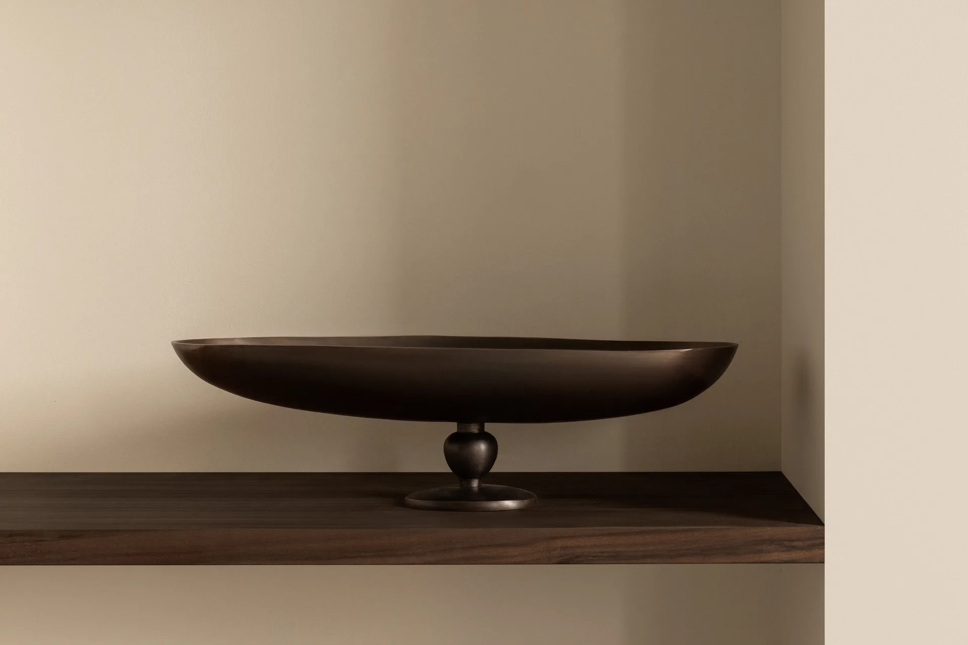 Pavot serving tray on foot, Brown Audo Copenhagen