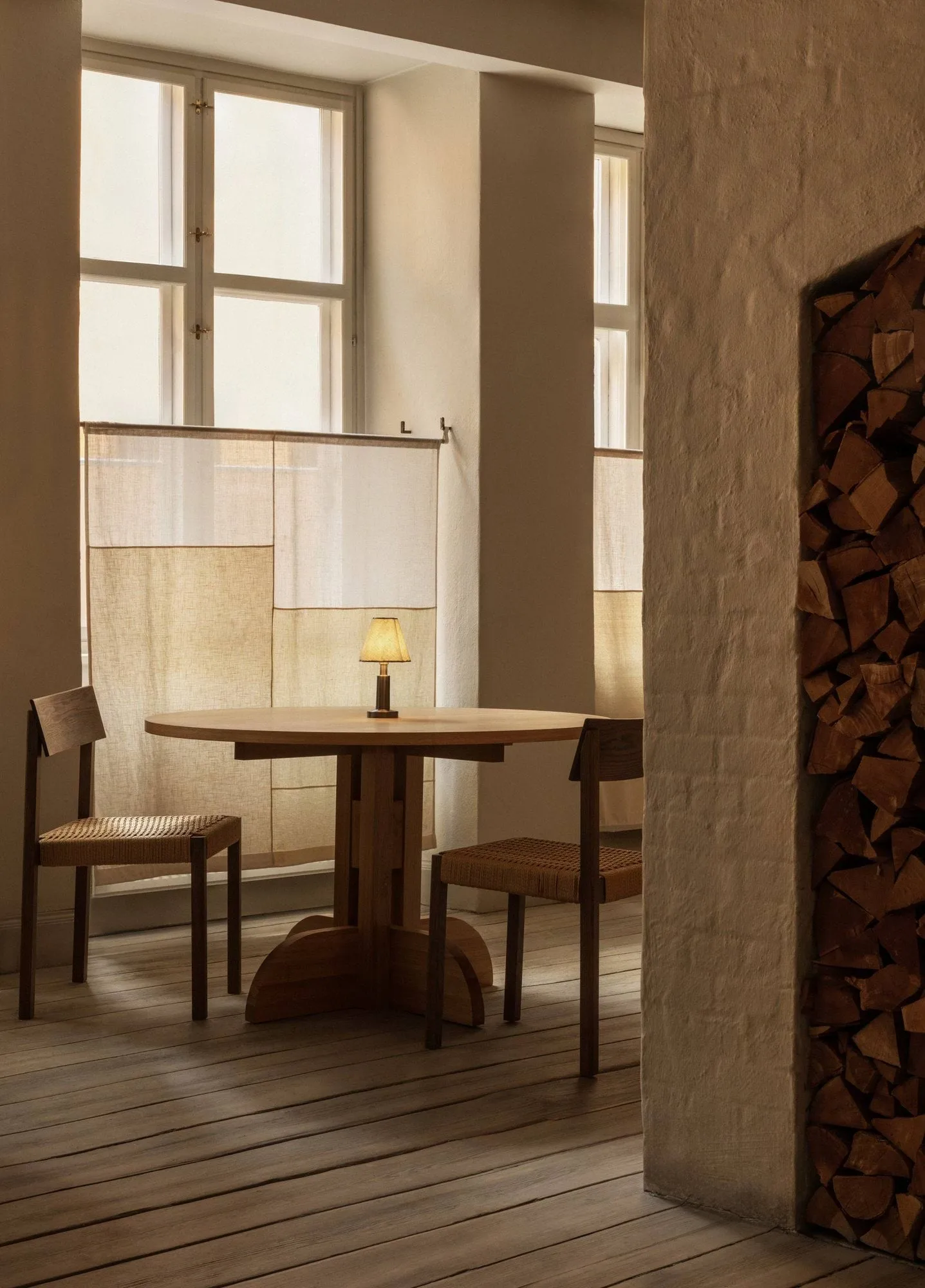 Puffin Dining Table oak veneer natural, Natural oak veneer, Ø120 cm Audo Copenhagen