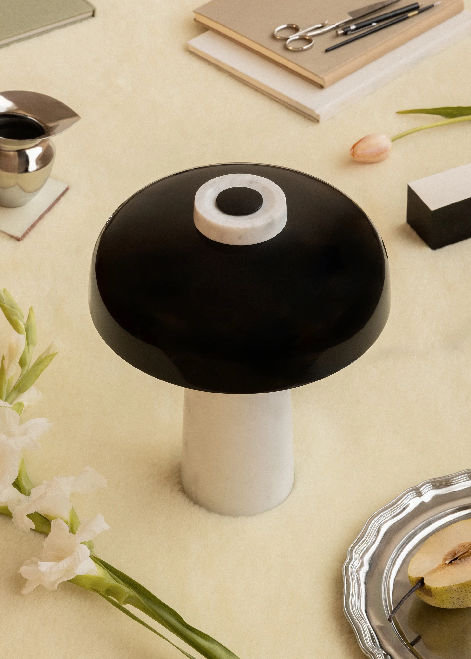 Reverse table lamp 30 cm, Carrara-black Audo Copenhagen
