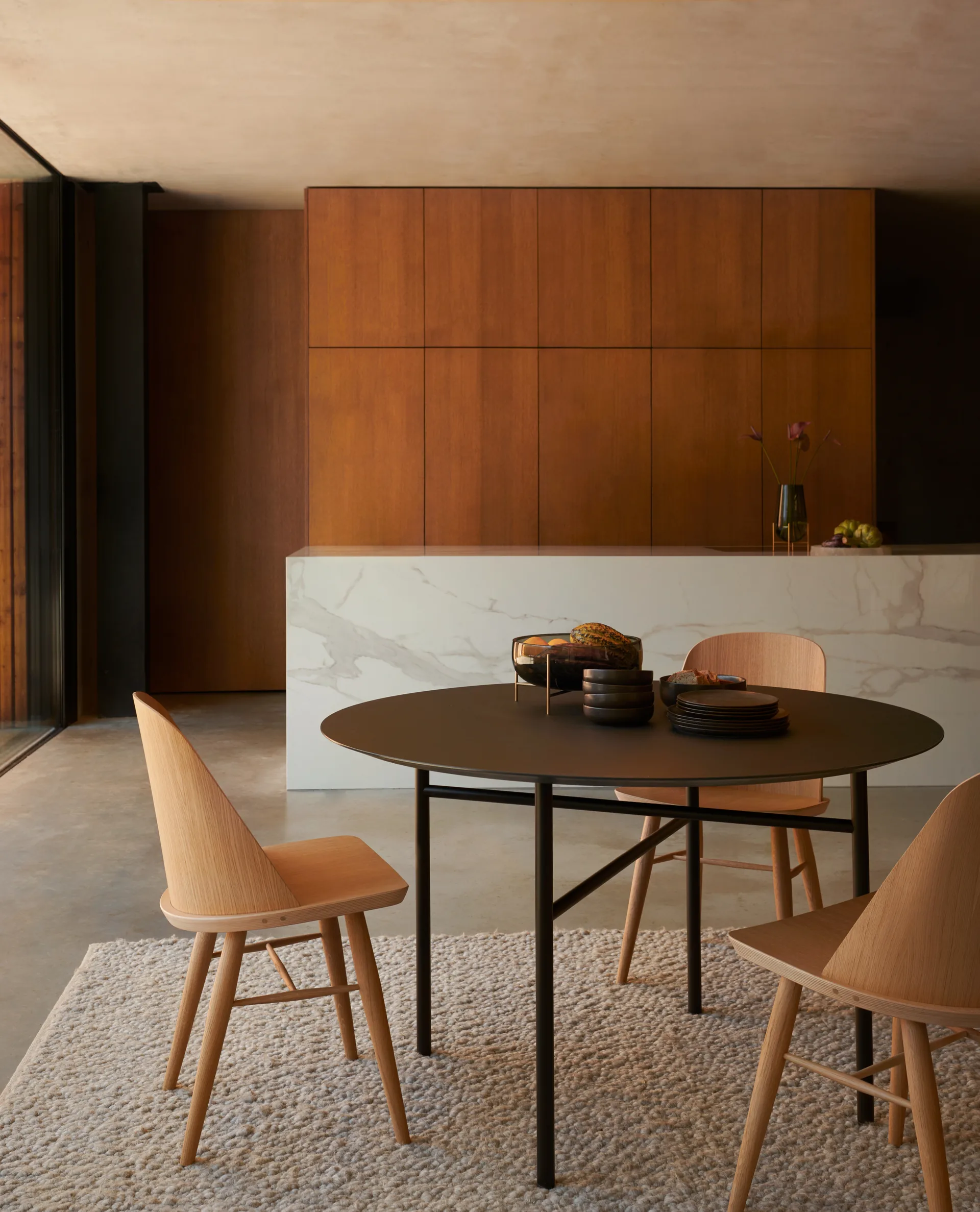 Snaregade table round, Black-dark stained oak. Ø120 cm Audo Copenhagen