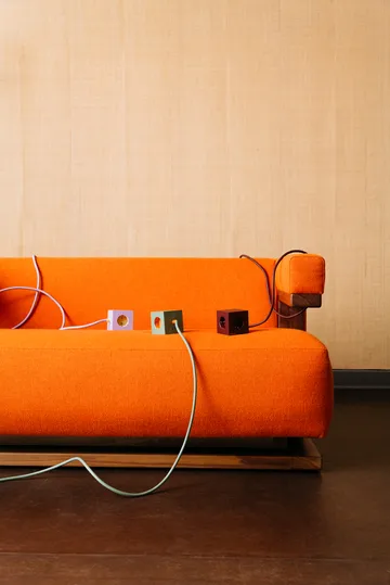AVOLT x Bauhaus-Archiv Square 1 power strip USB-C - Mulberry Red - Avolt