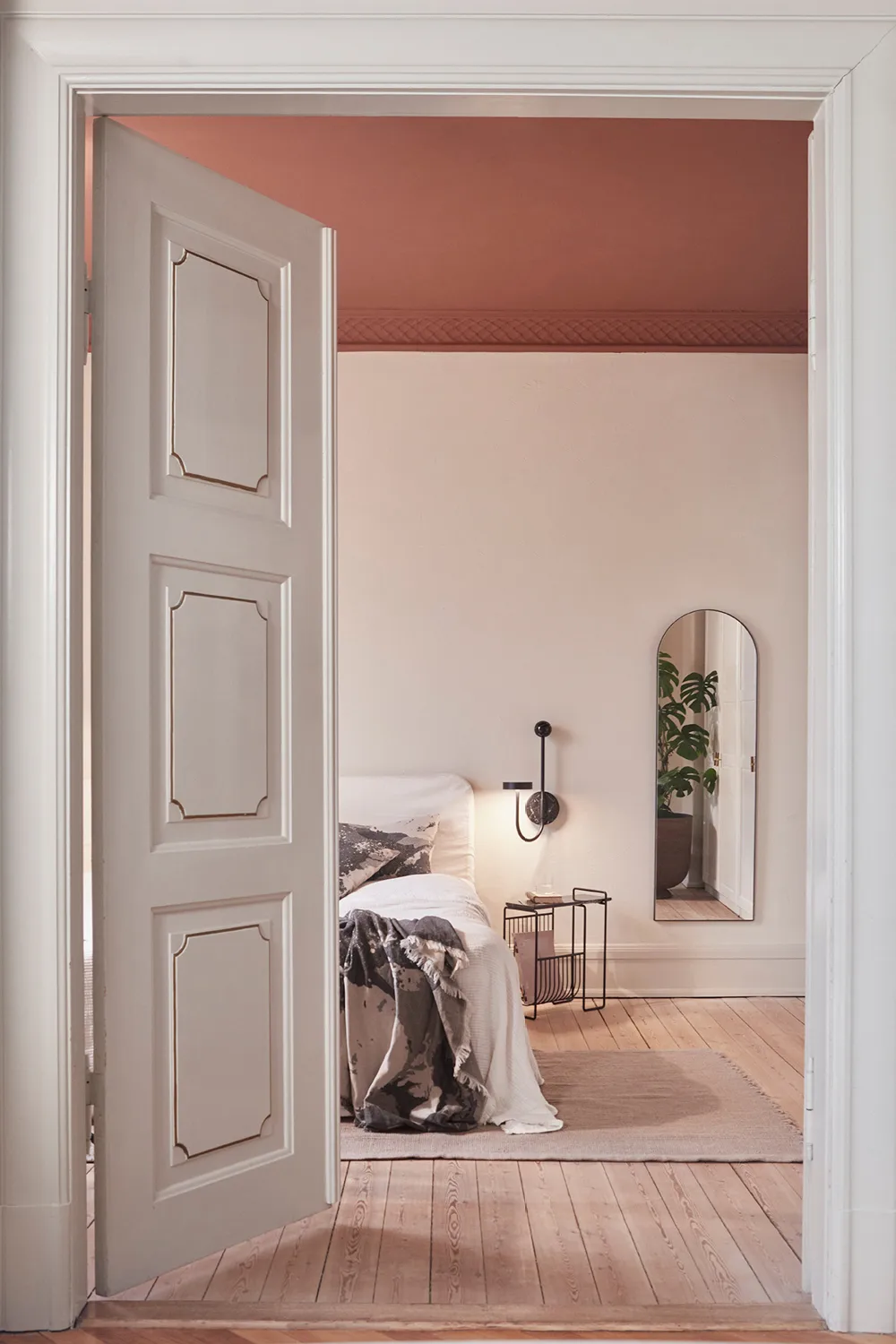Arcus mirror 115 cm, Black AYTM