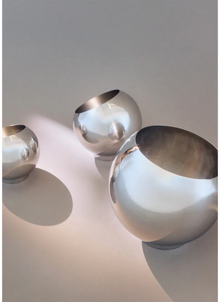 Globe flowerpot Ø21 cm, Silver AYTM