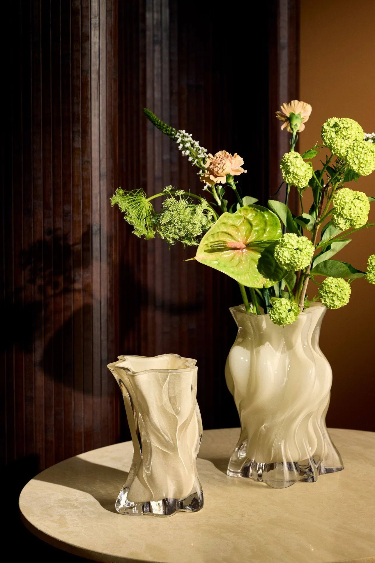 Vena vase, M, Dark cream AYTM