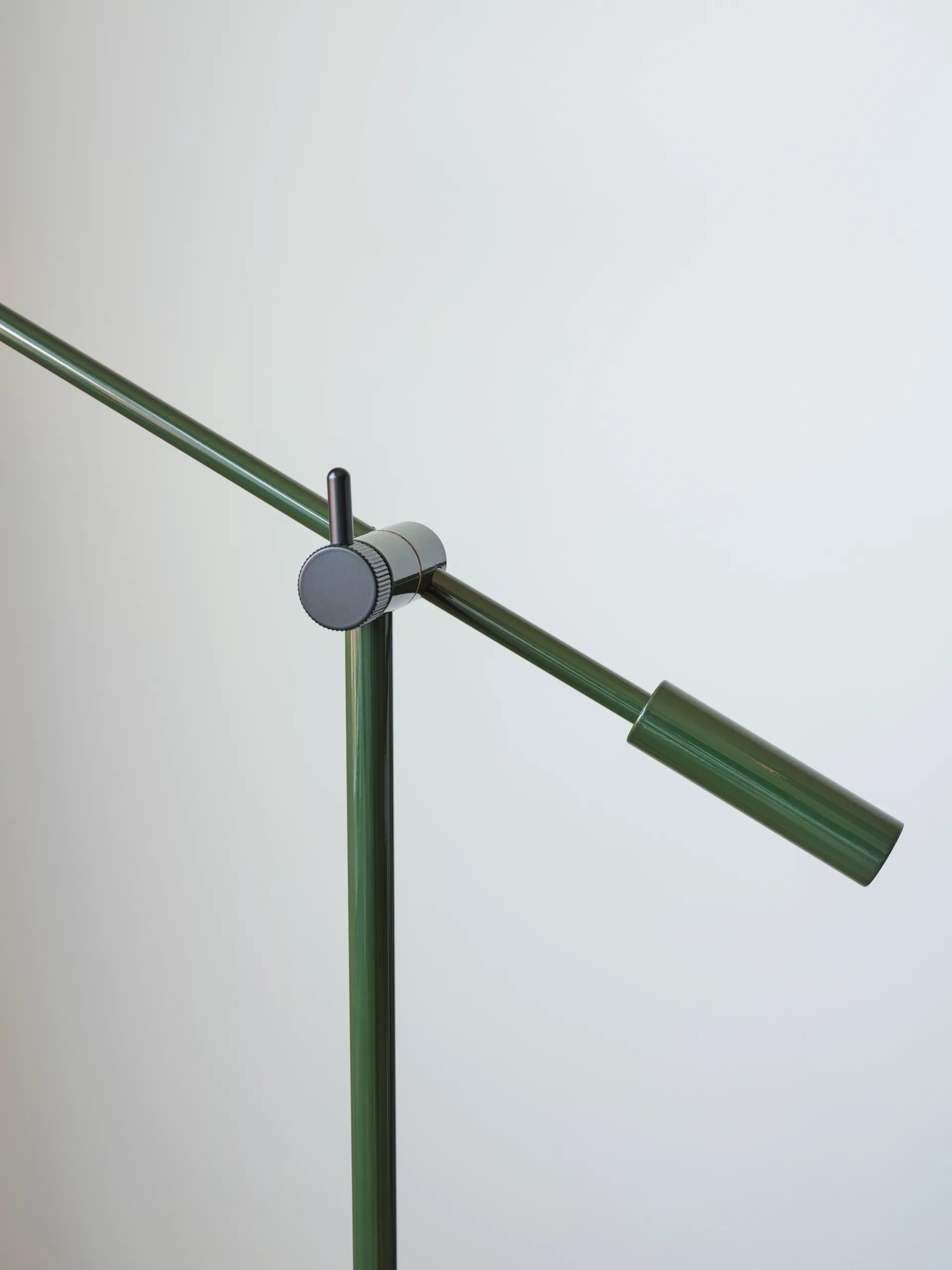 Cato floor lamp 134 cm, Blank forest green-matte black Belid