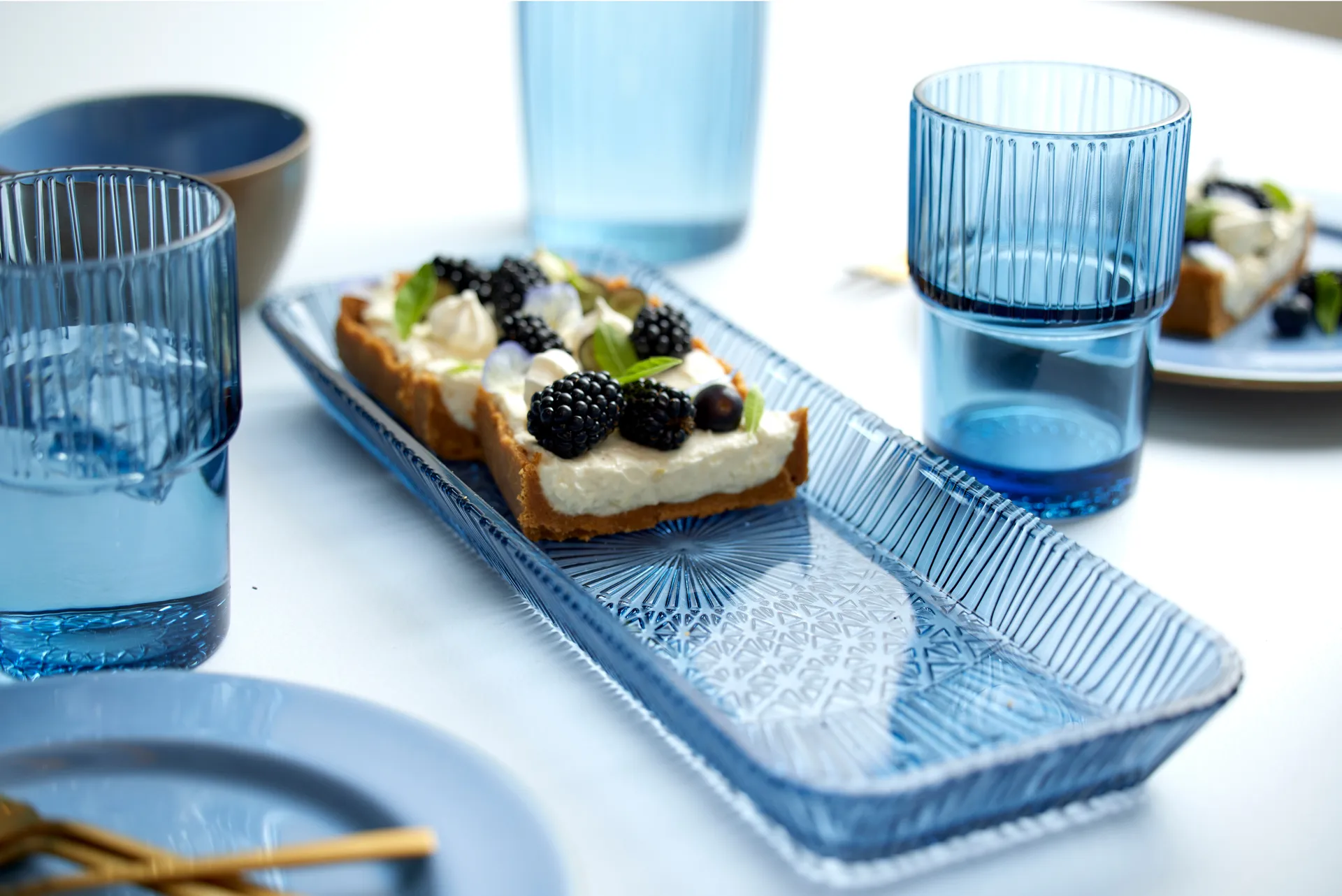 Kusintha serving dish rectangular 14x38 cm, Blue Bitz