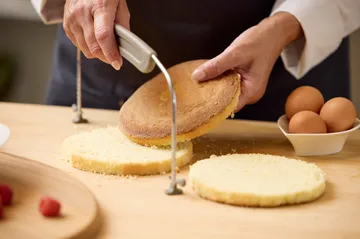 Blomsterbergs adjustable cake base divider - Latte - Blomsterbergs