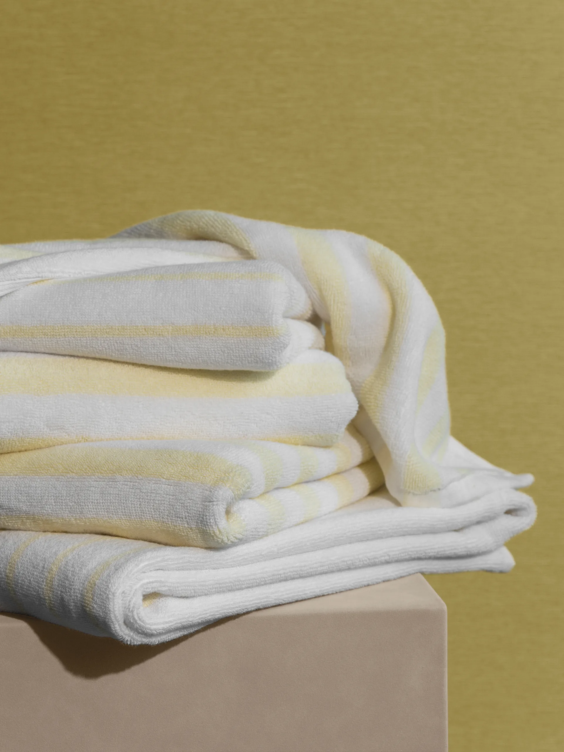 Arto towel, 2-pack, White-transparent yellow, 30x50 cm blomus