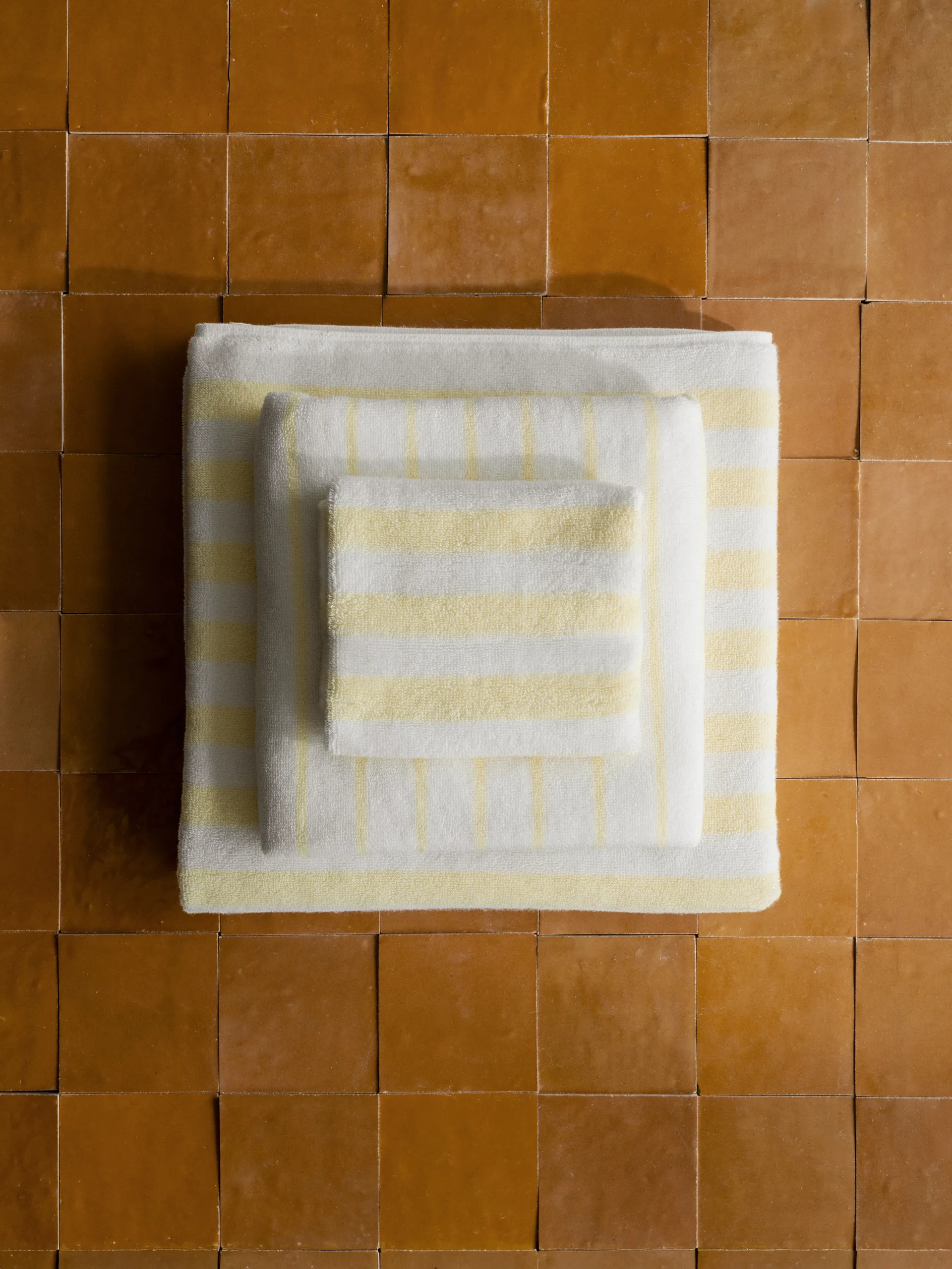 Arto towel, 2-pack, White-transparent yellow, 30x50 cm blomus