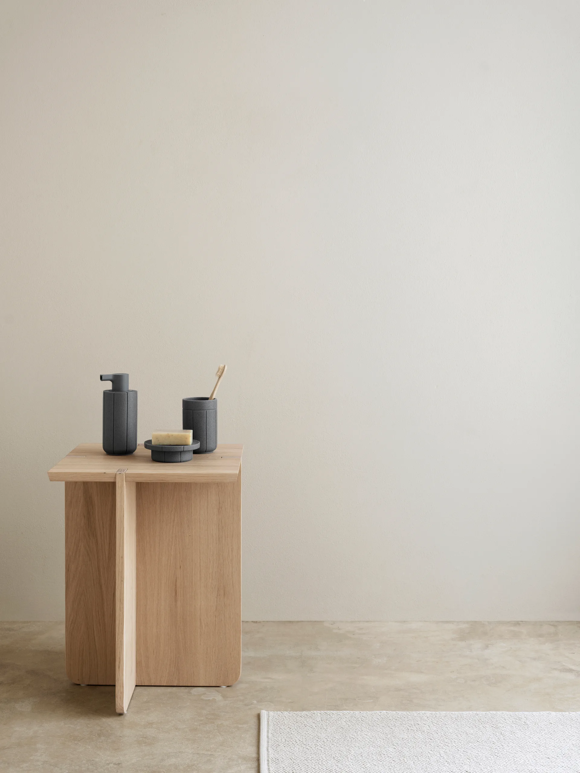 Kua toothbrush mug, Cedar Wood, Ø7x11 cm blomus