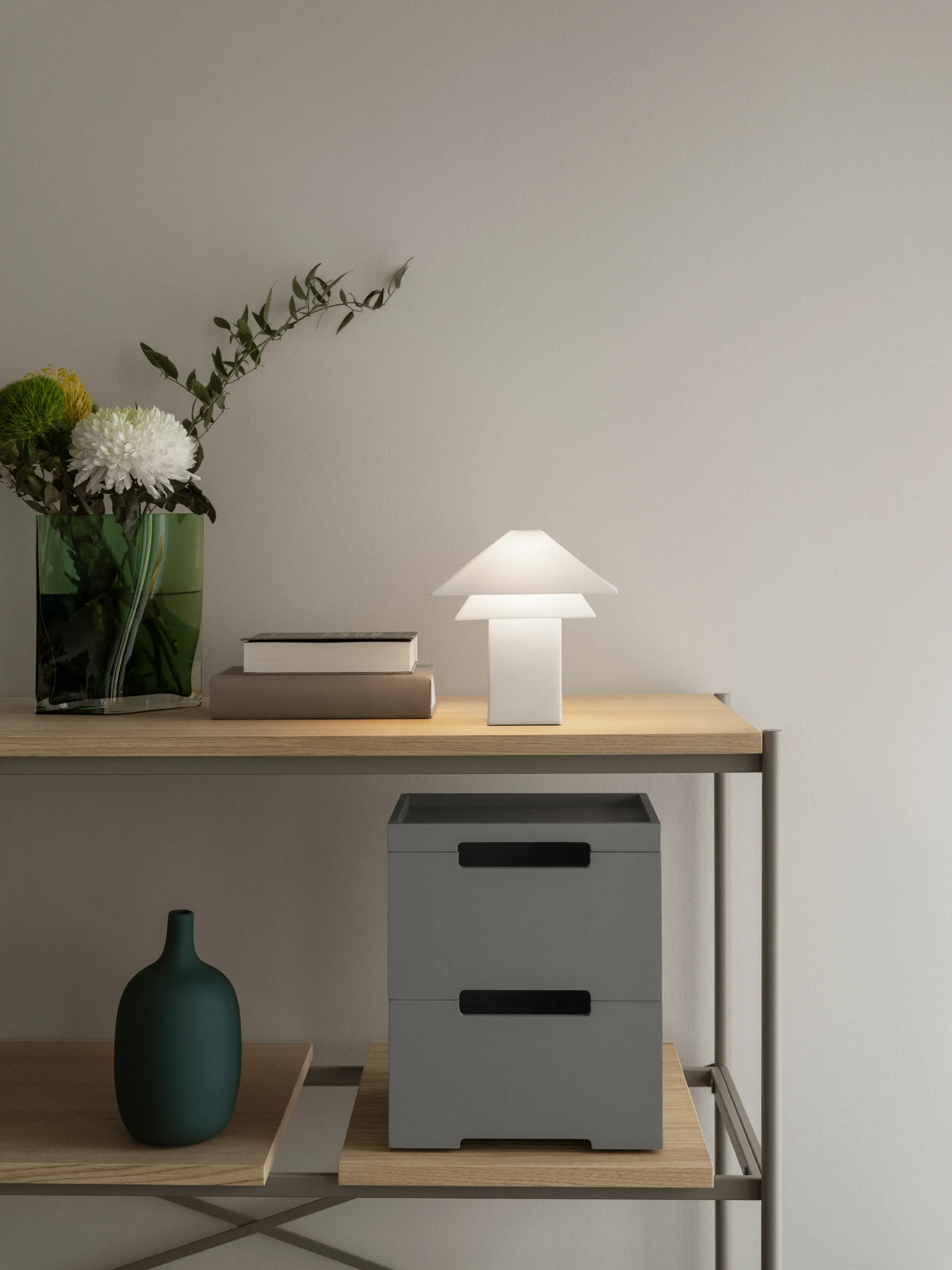 Sanaka portable table lamp, White blomus