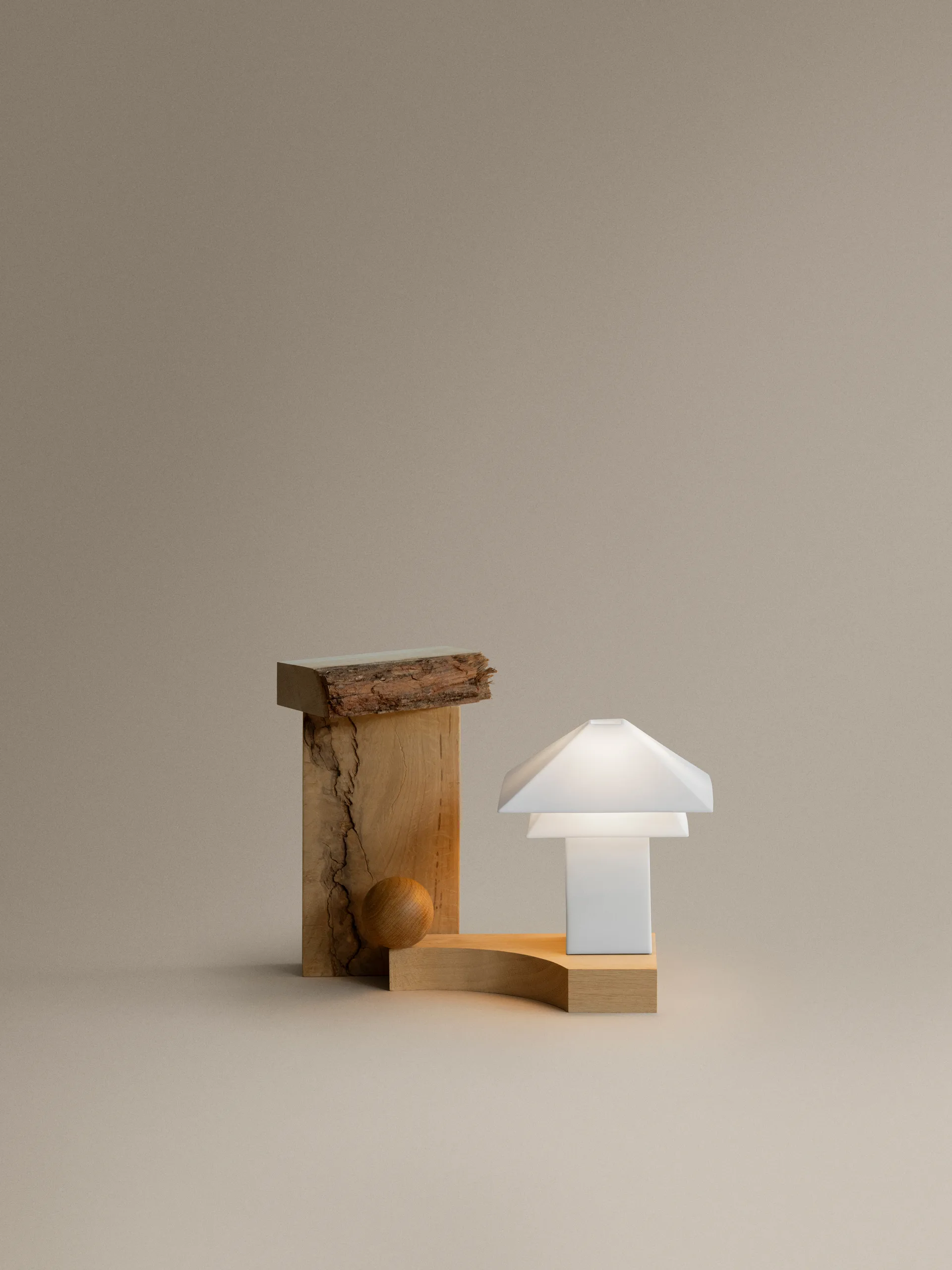 Sanaka portable table lamp, White blomus