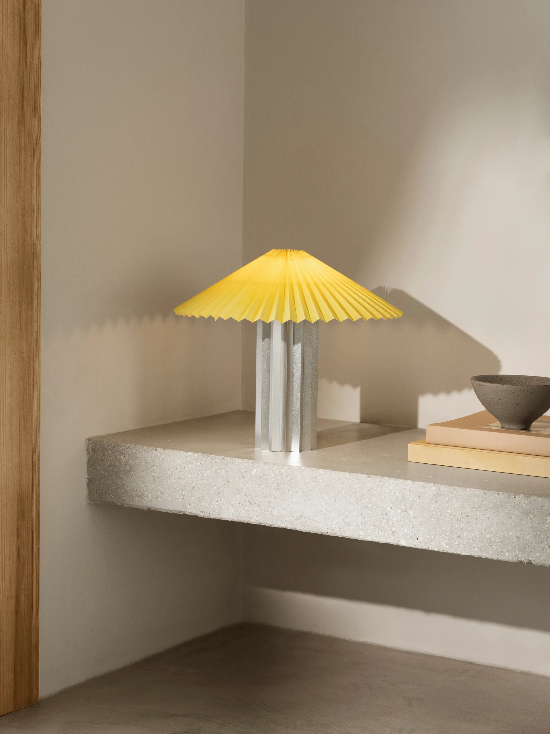 Taite table lamp, Cream gold, Ø36.5x31 cm blomus