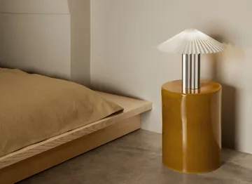 Taite table lamp - Lily white, Ø36.5x31 cm - blomus