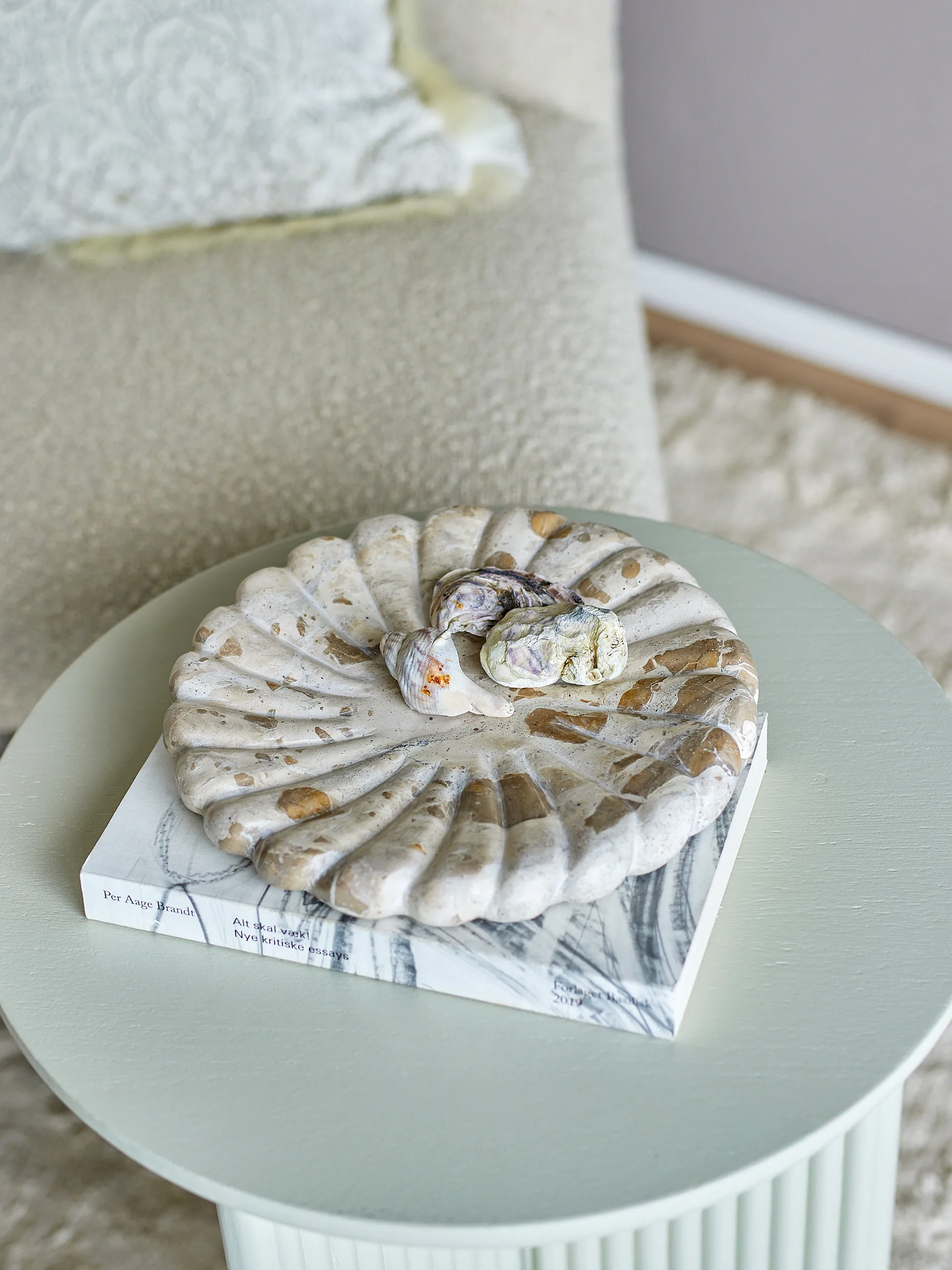 Marlie marble tray Ø22.5 cm, Natural Bloomingville