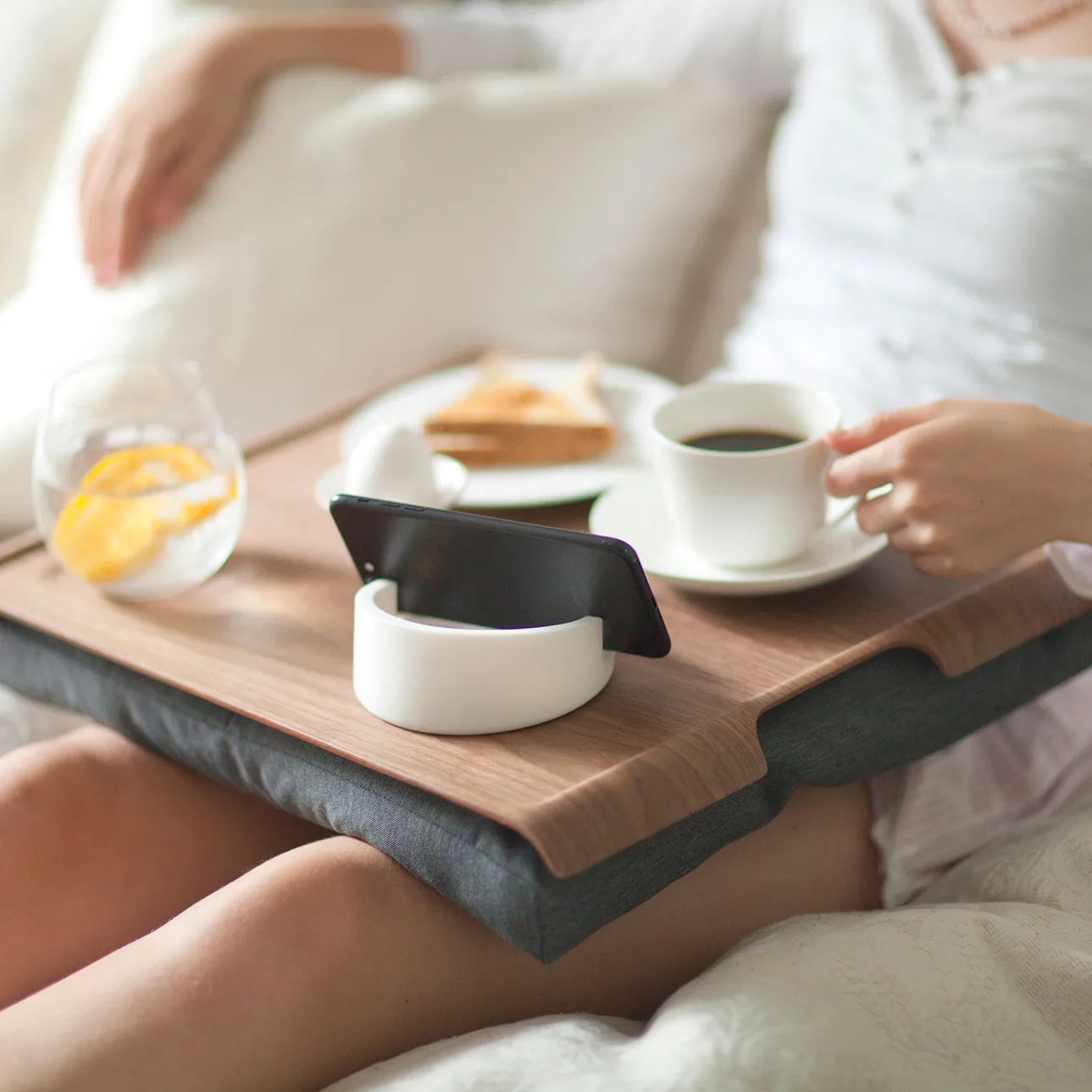 Bosign lap tray, grey-wallnut Bosign