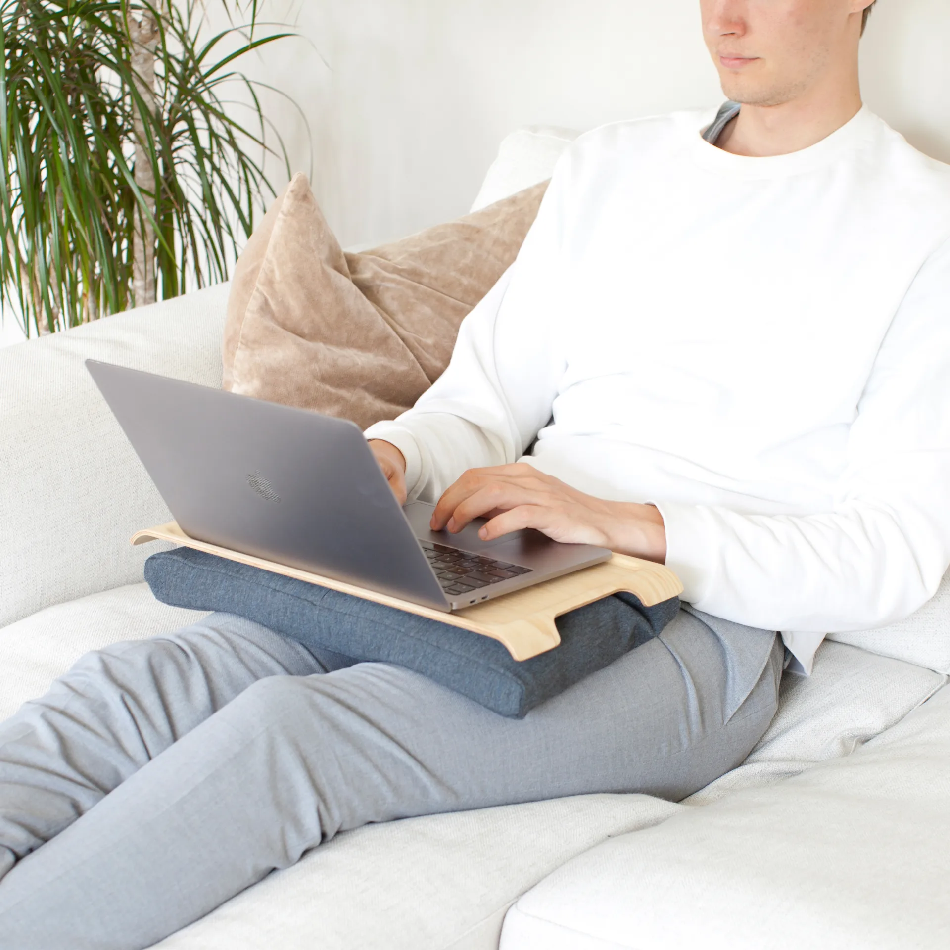 Lap tray mini, Ash wood-grey Bosign