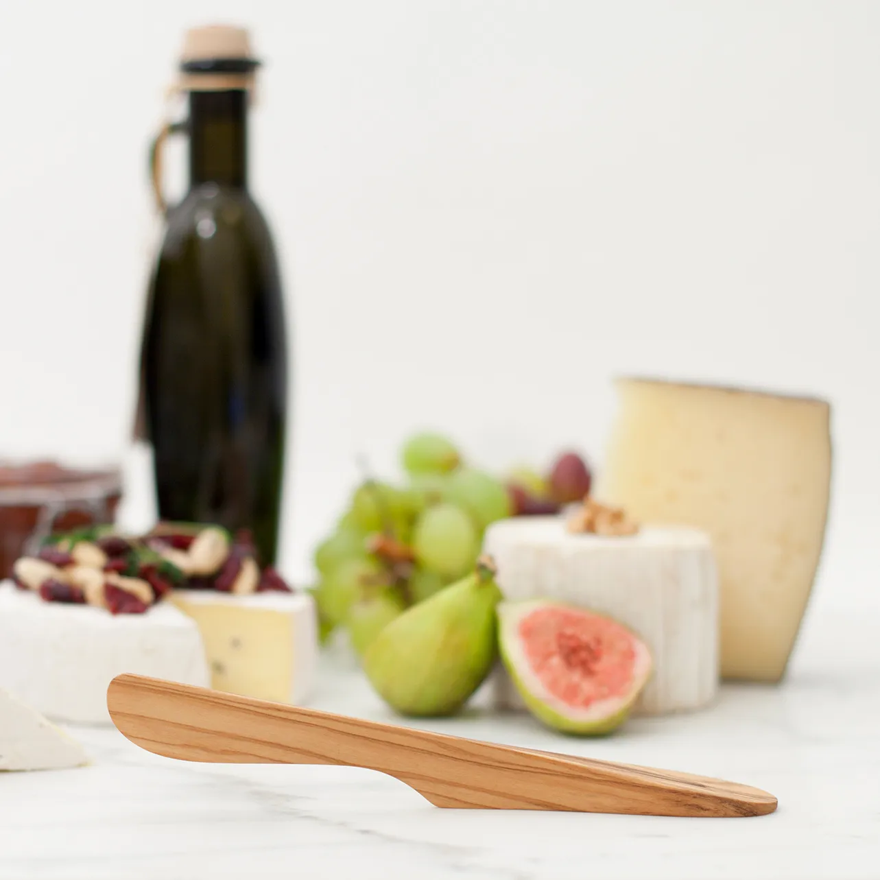 Self-standing butter knife large wood, olive wood Bosign