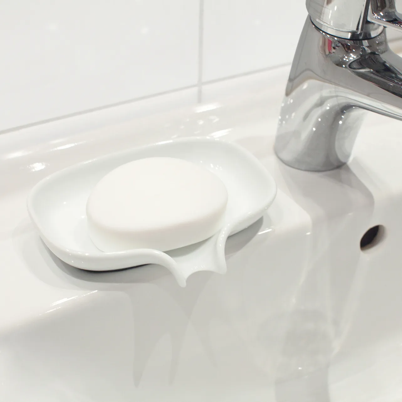 Soap dish with drainage spout porcelain, white Bosign
