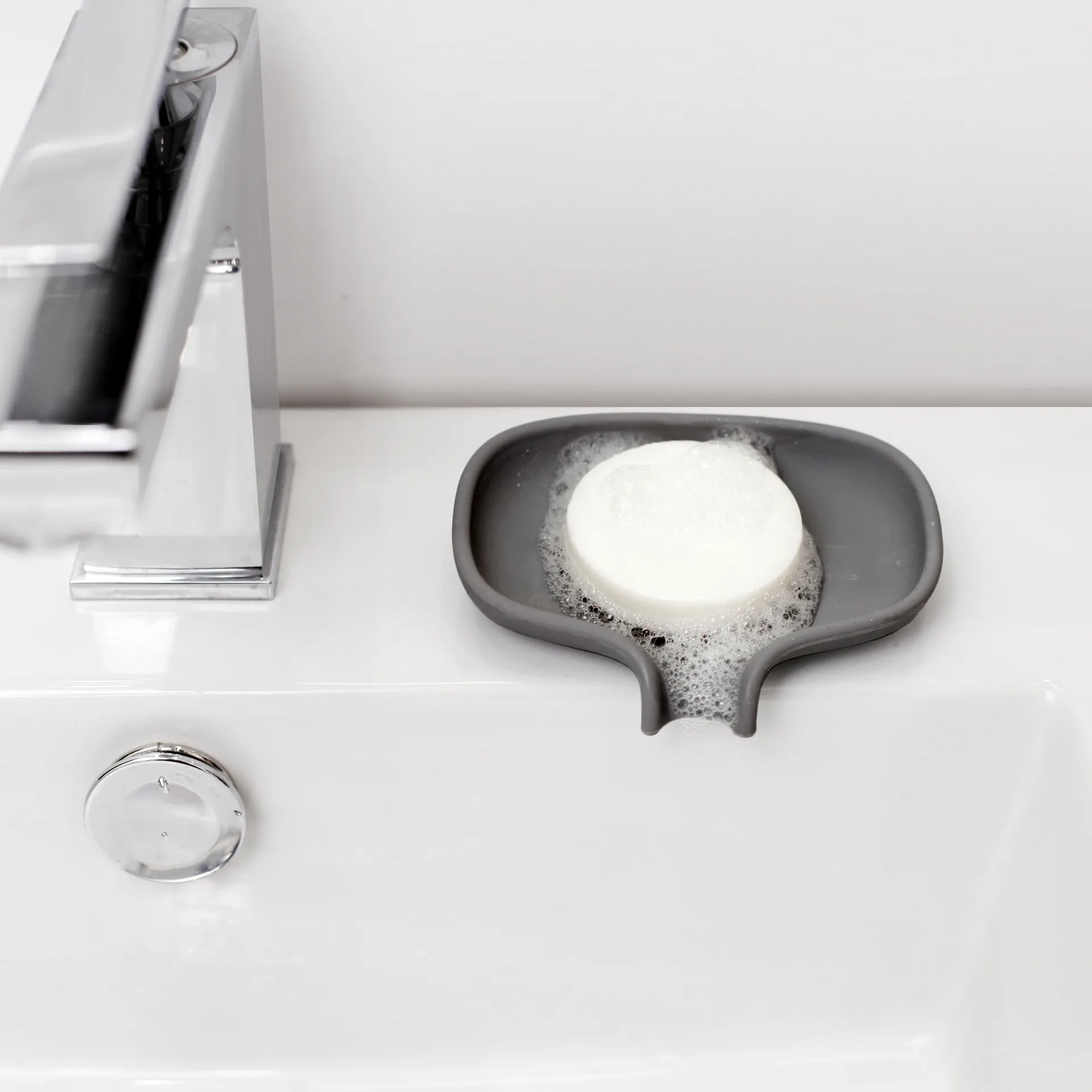 Soap dish with drainage spout silicone, Grafite grey Bosign
