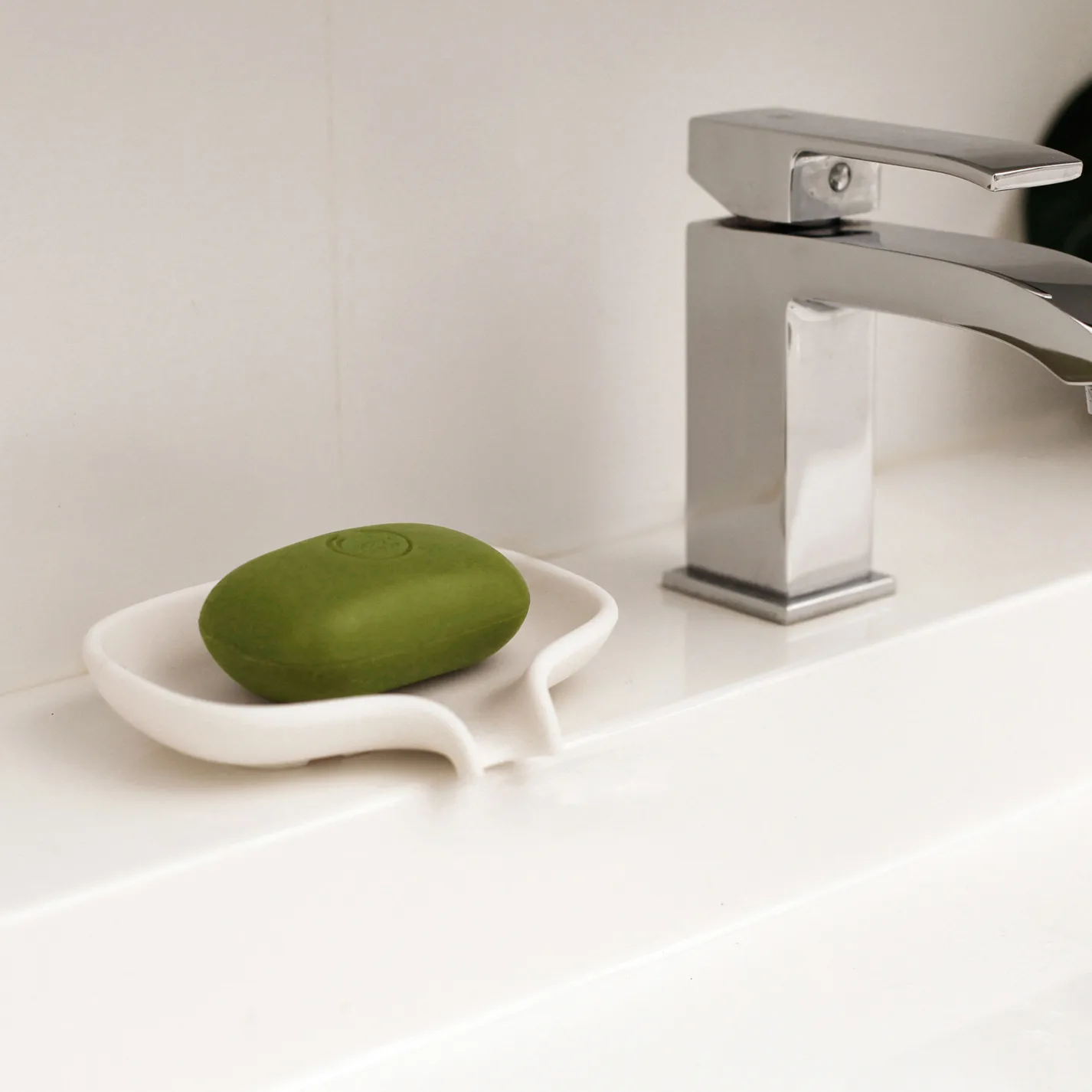 Soap dish with drainage spout silicone, white Bosign