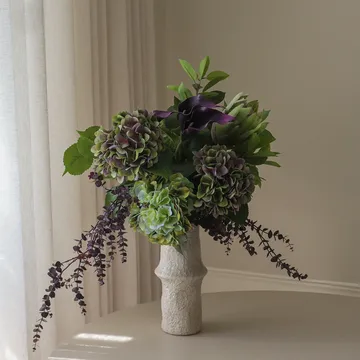 Aubergine Bloom artificial bouquet - Calla–hydrangea–king protea, 106 cm, 12 pcs - Botané