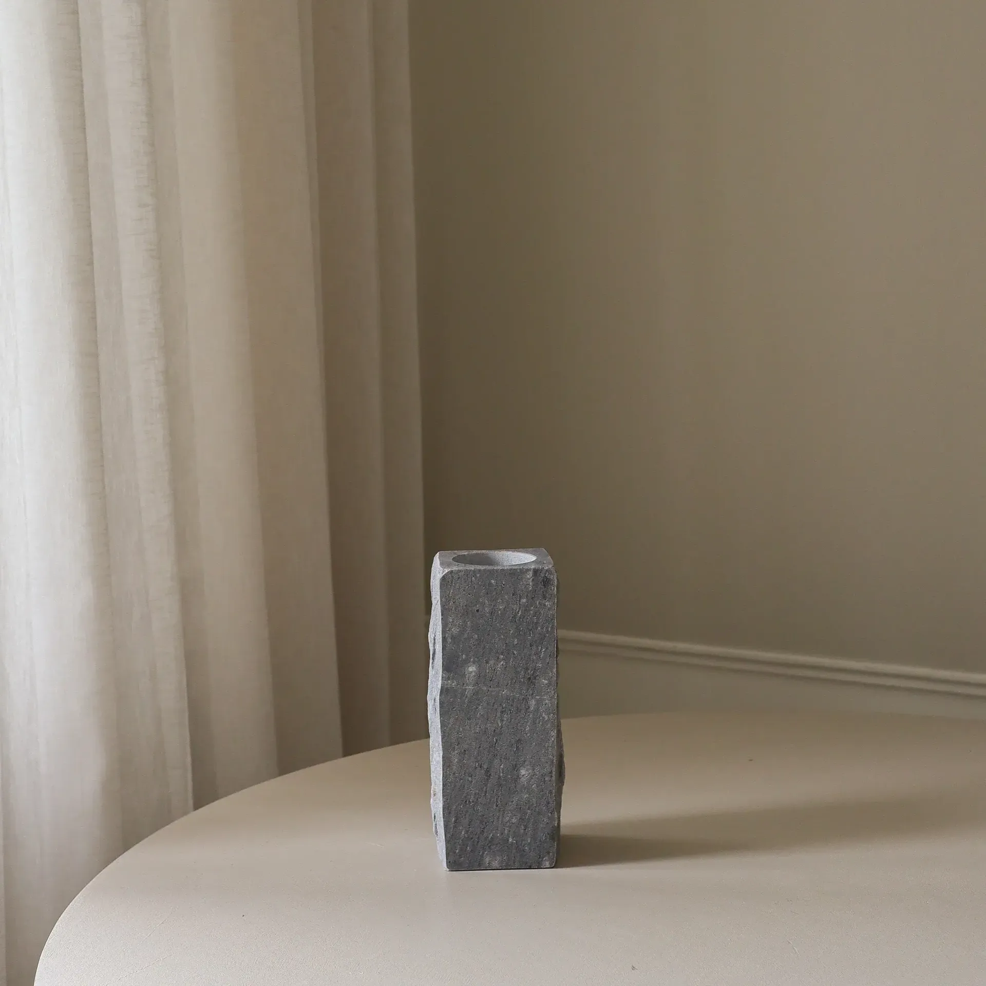 Cartier Edge marble vase, Small, 25 cm Botané