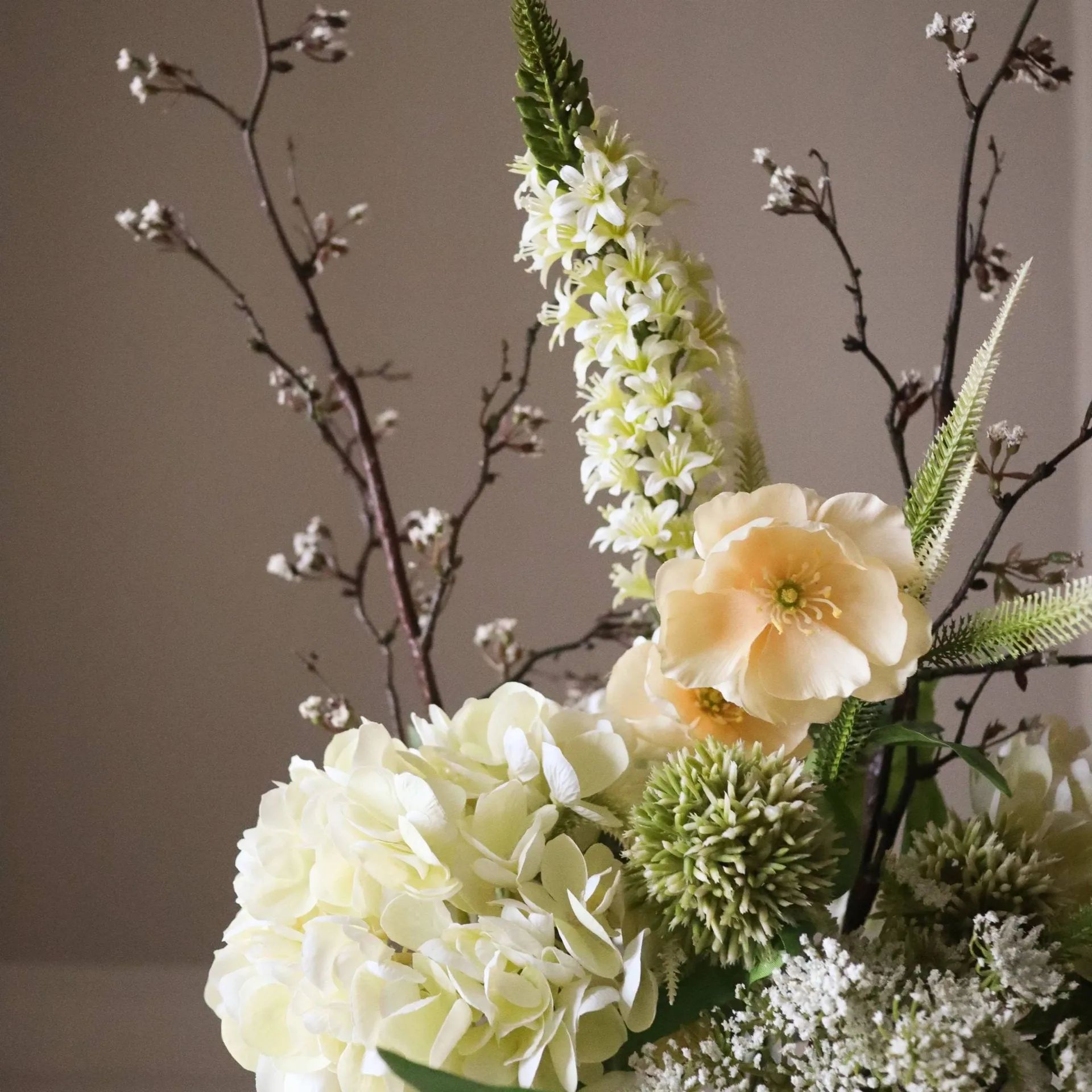 Ivory Cascade artificial bouquet, Snowberry branch-cherry branch-poppy-hydrangea 13 pcs Botané