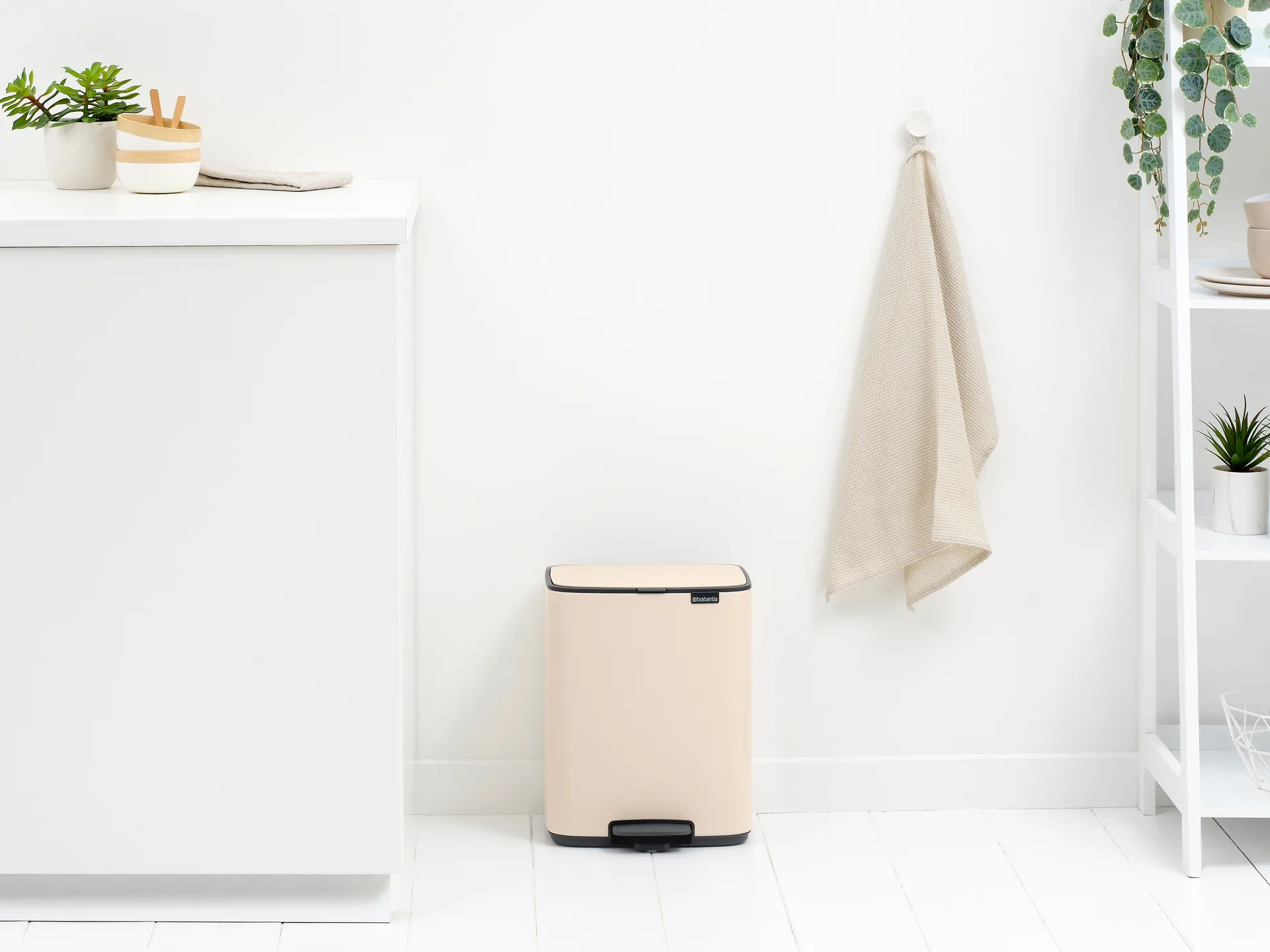 Bo pedal bin 12 L, Soft Beige Brabantia
