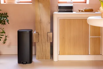 Bo pedal bin 30 L - Matt Black - Brabantia
