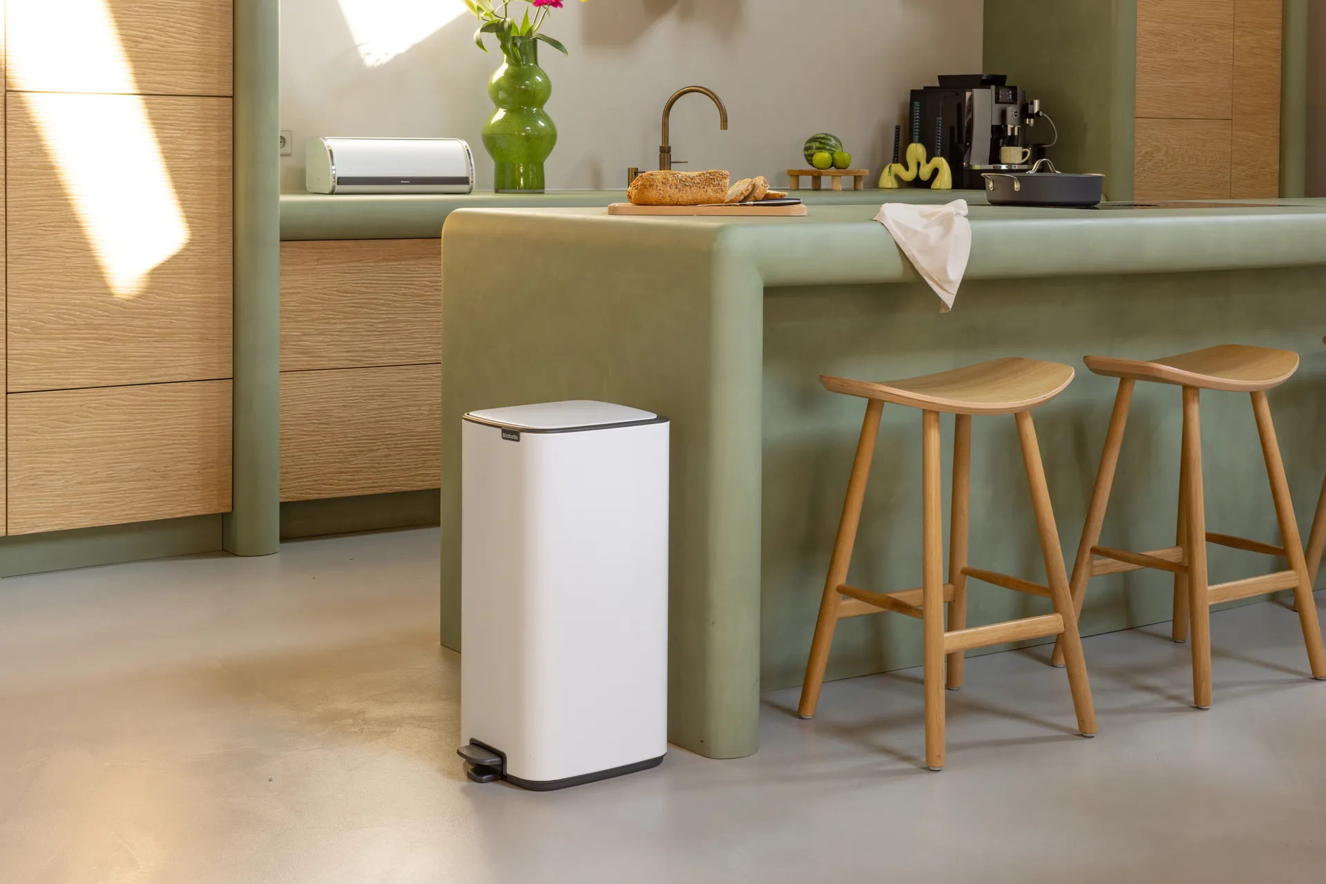 Bo pedal bin 30 L, White Brabantia