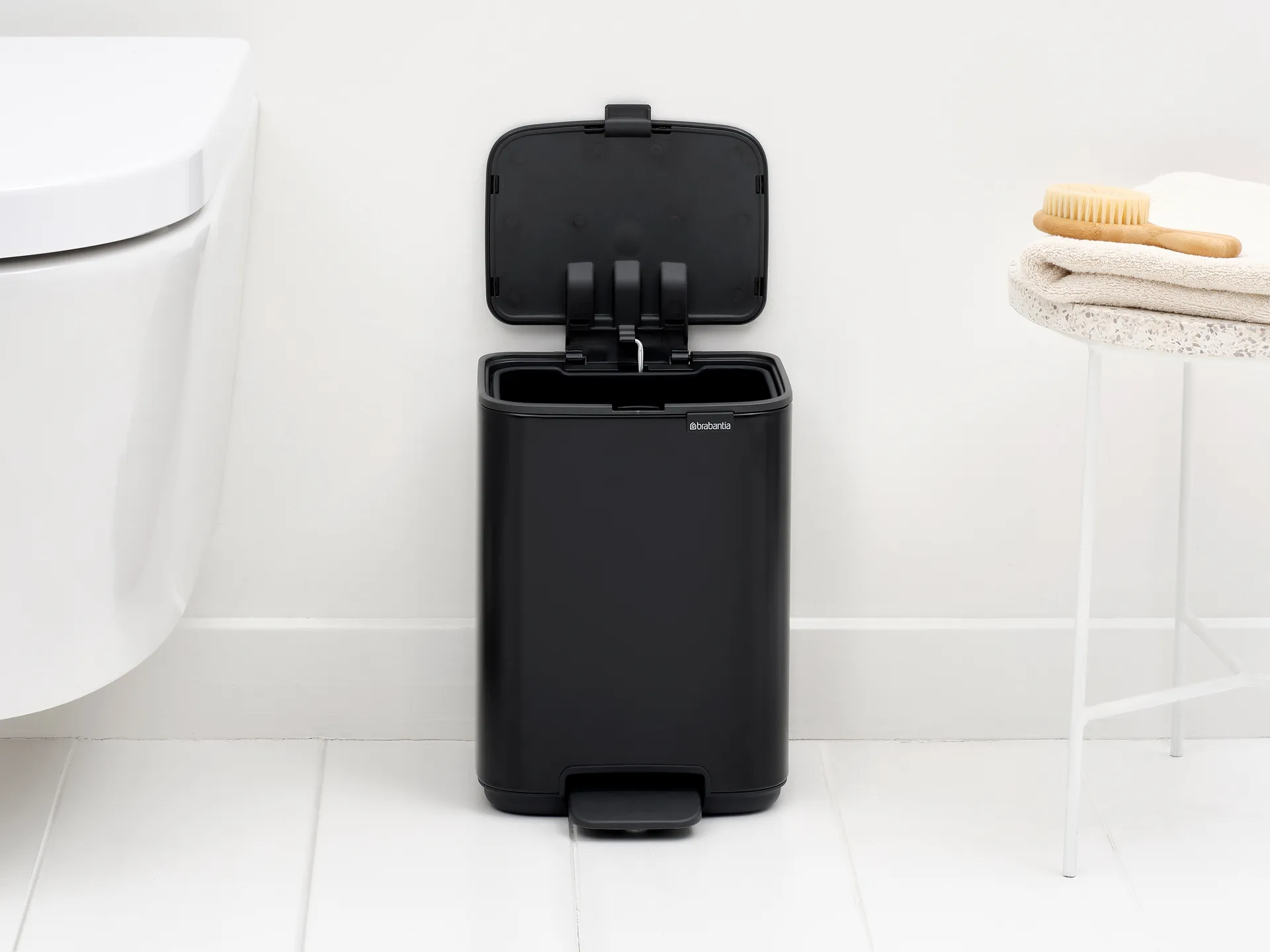 Bo pedal bin 4 L, Matt Black Brabantia