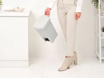 StepUp pedal bin 10 L - Light grey - Brabantia