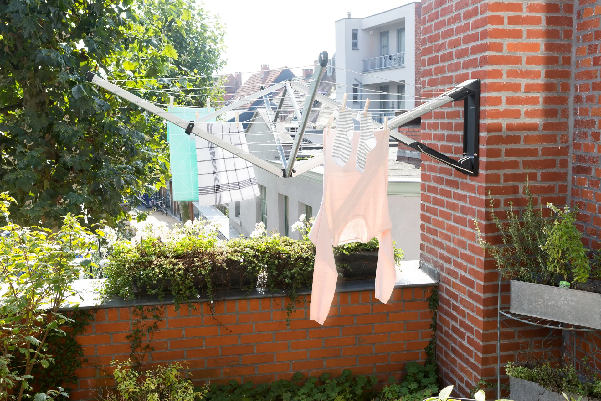 WallFix clothesline 24m with fabric cover, Grey Brabantia