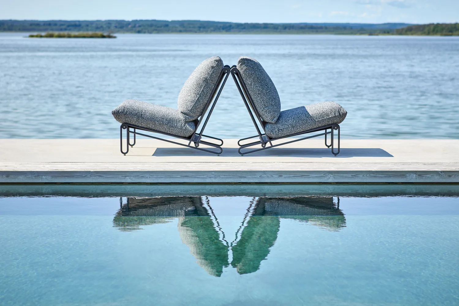 Blixt lounge armchair, Black-teddy ant Brafab