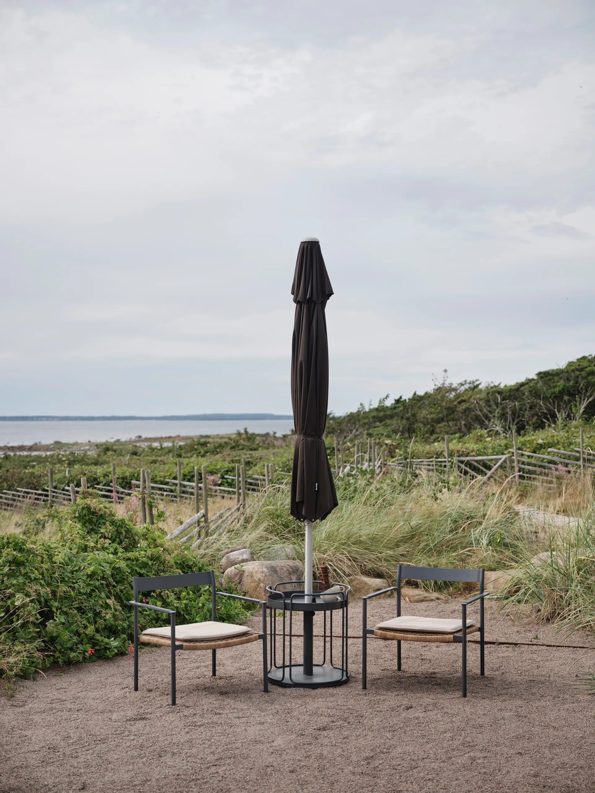 Shady side table and parasol base, Zin red Brafab