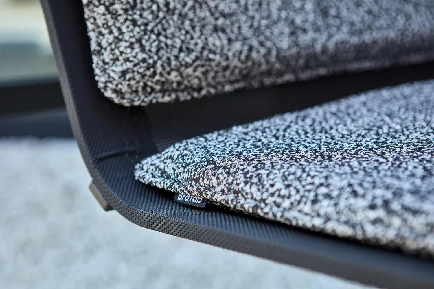 Soro lounge armchair, Black-teddy ant Brafab