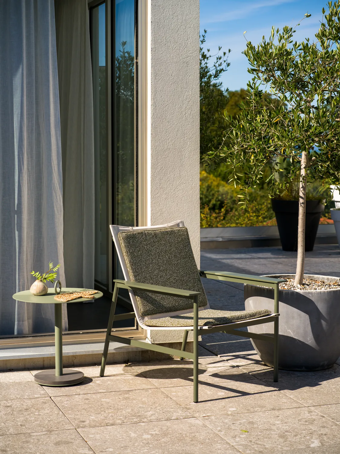 Soro lounge armchair, Nordic green-teddy verde Brafab